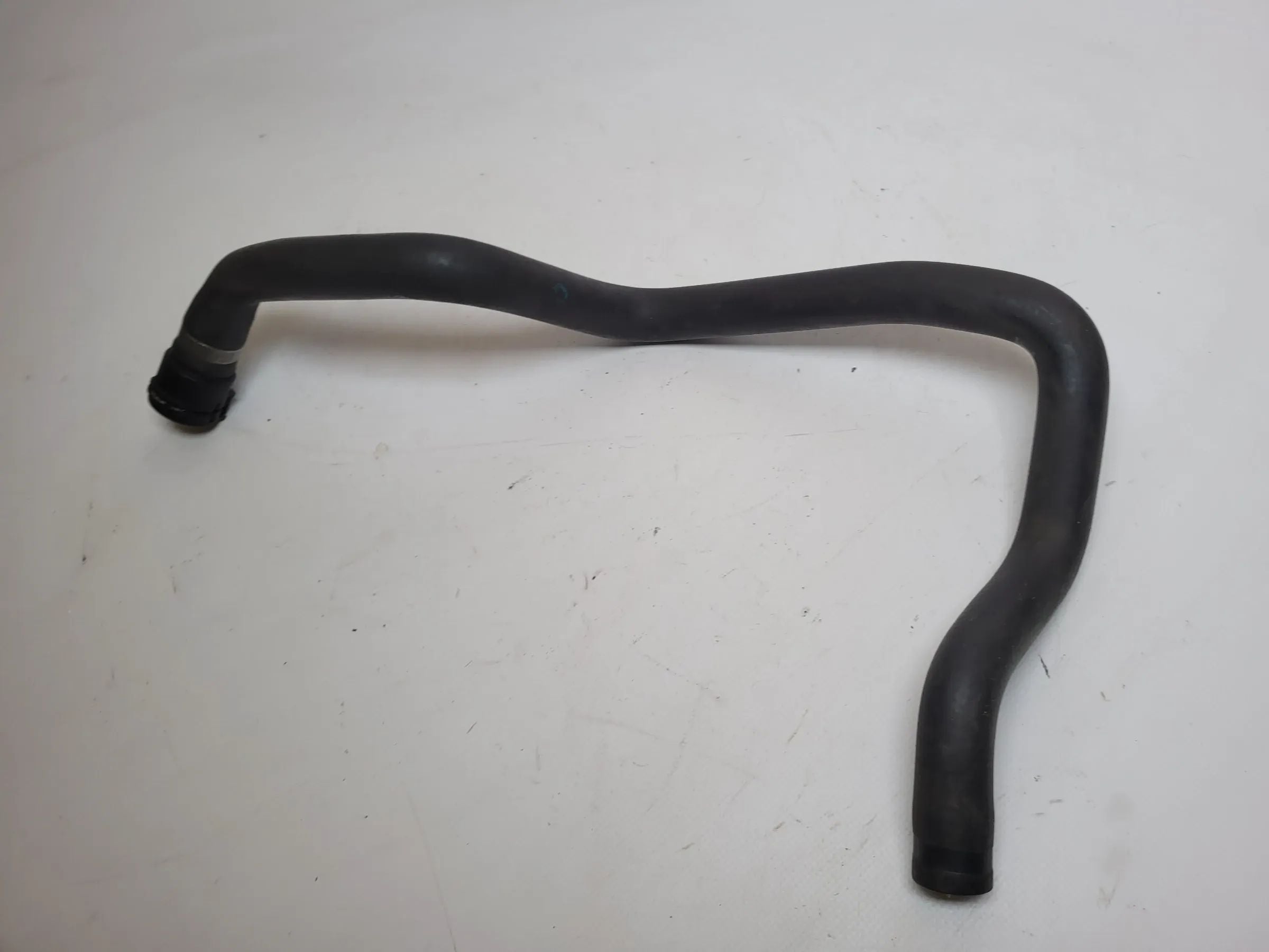 Originele BMW 5er Touring E39 Koelwaterslang 64.21-8378368