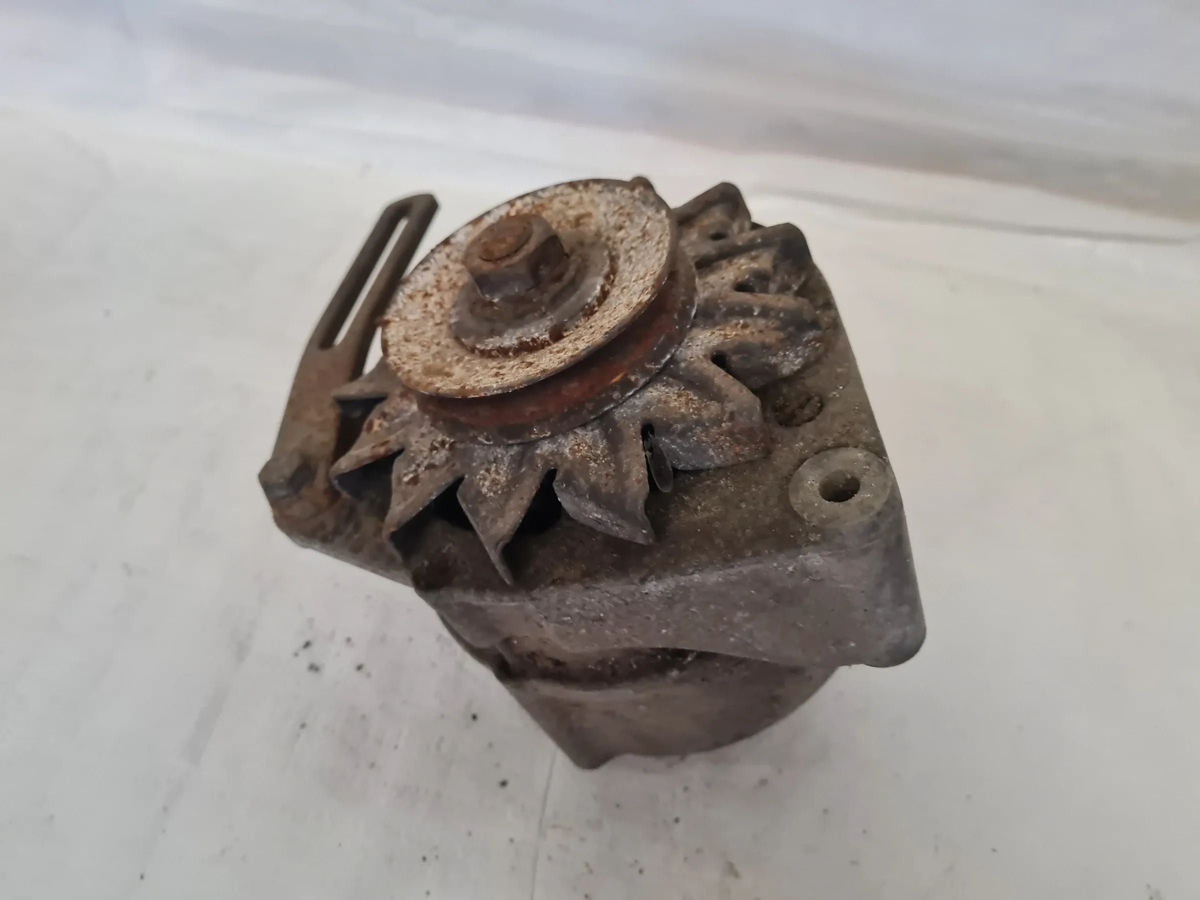 Original Bosch Lichtmaschine Generator Oldtimer 0120489605 / 0192052004