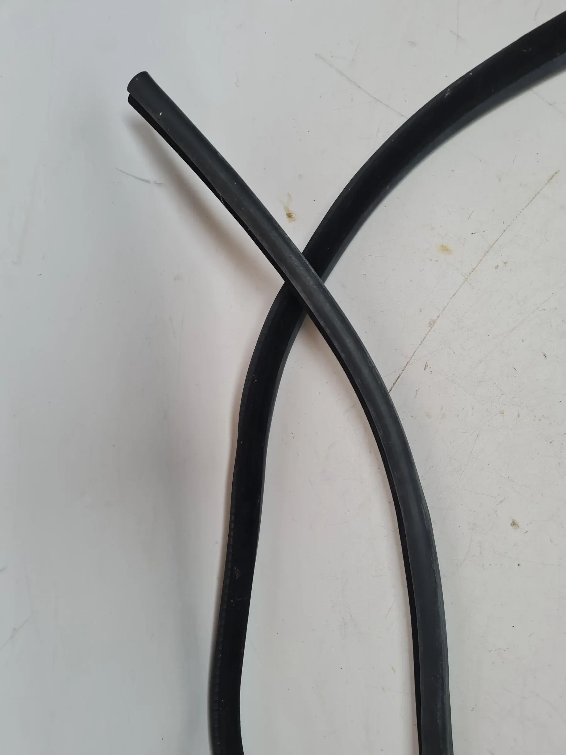 Original BMW 5 Series (E60/E61) Window Seal Door Front Right 7033774