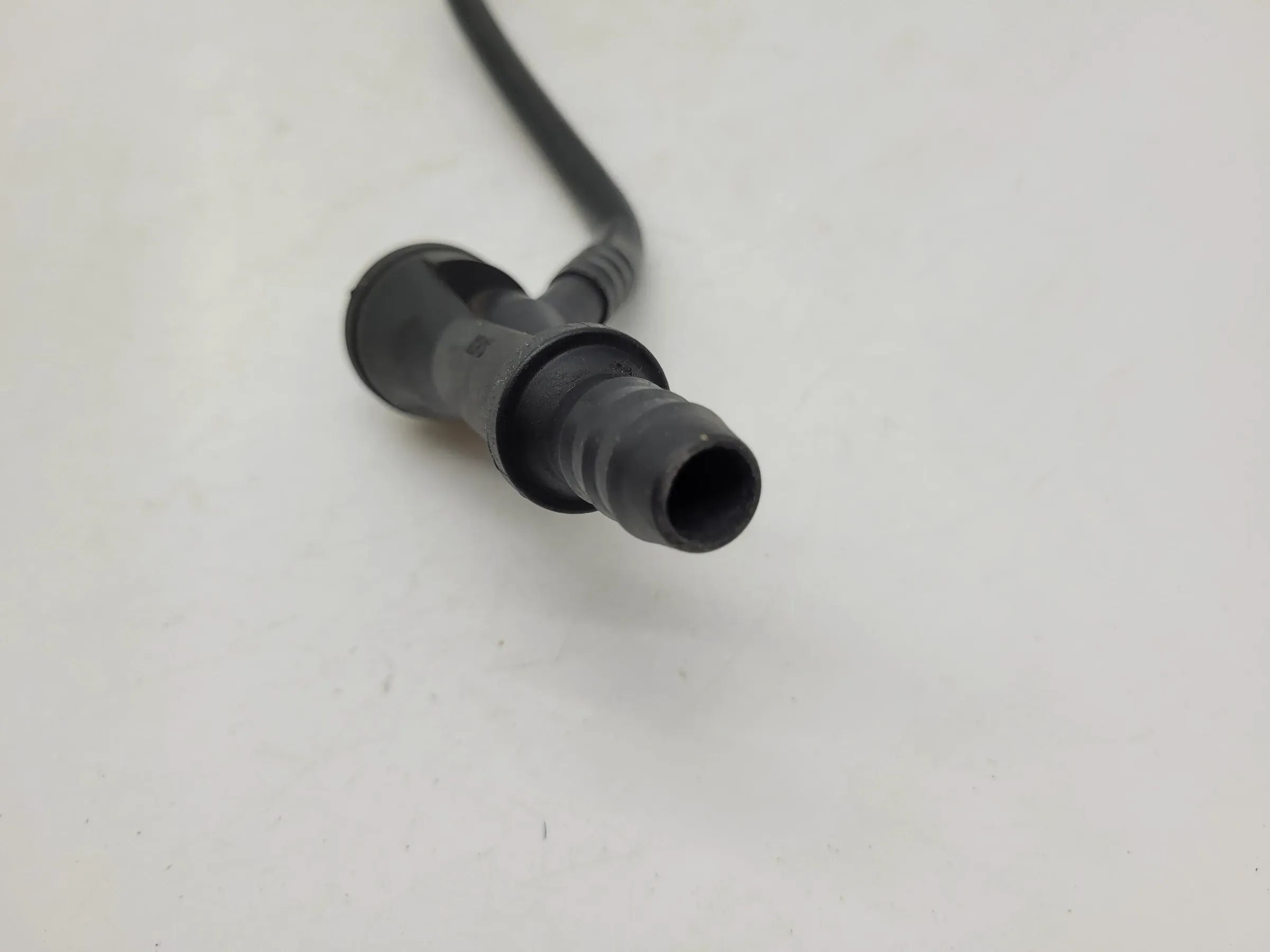 BMW 5/7 E38/E39 Entlüftungsleitung Unterdruck Stück 1436204 Original