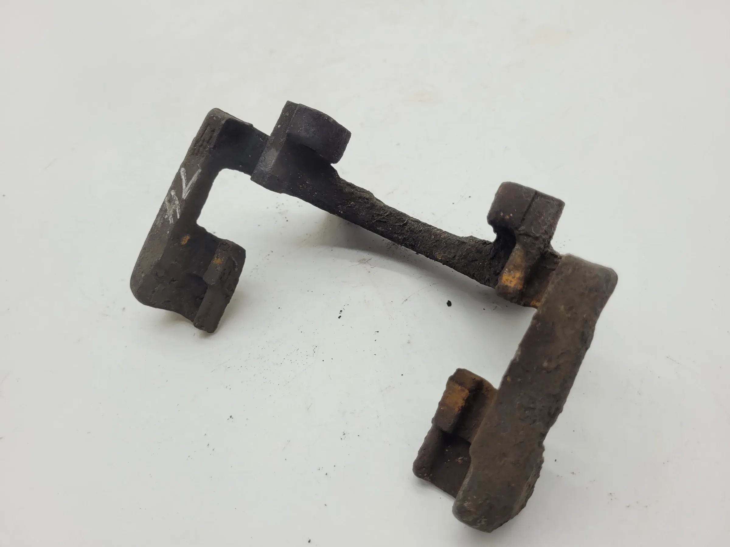 Original BMW 5er Touring E39 Bremssattel Halter L/R 4299457