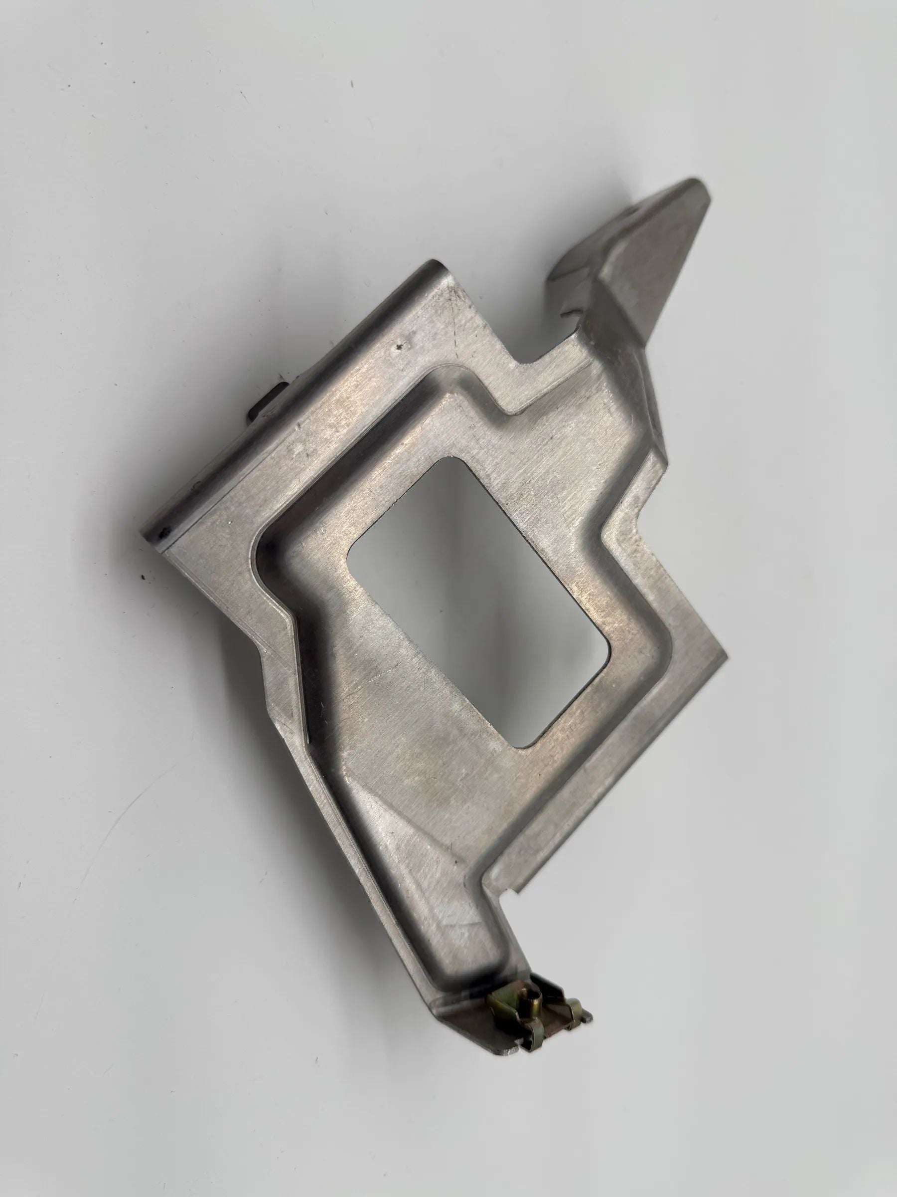 ตัวยึดคอนโซลนำทาง ออดี้ S4 A4 B5 VW Passat 3BG 4B0919896 พร้อมส่ง