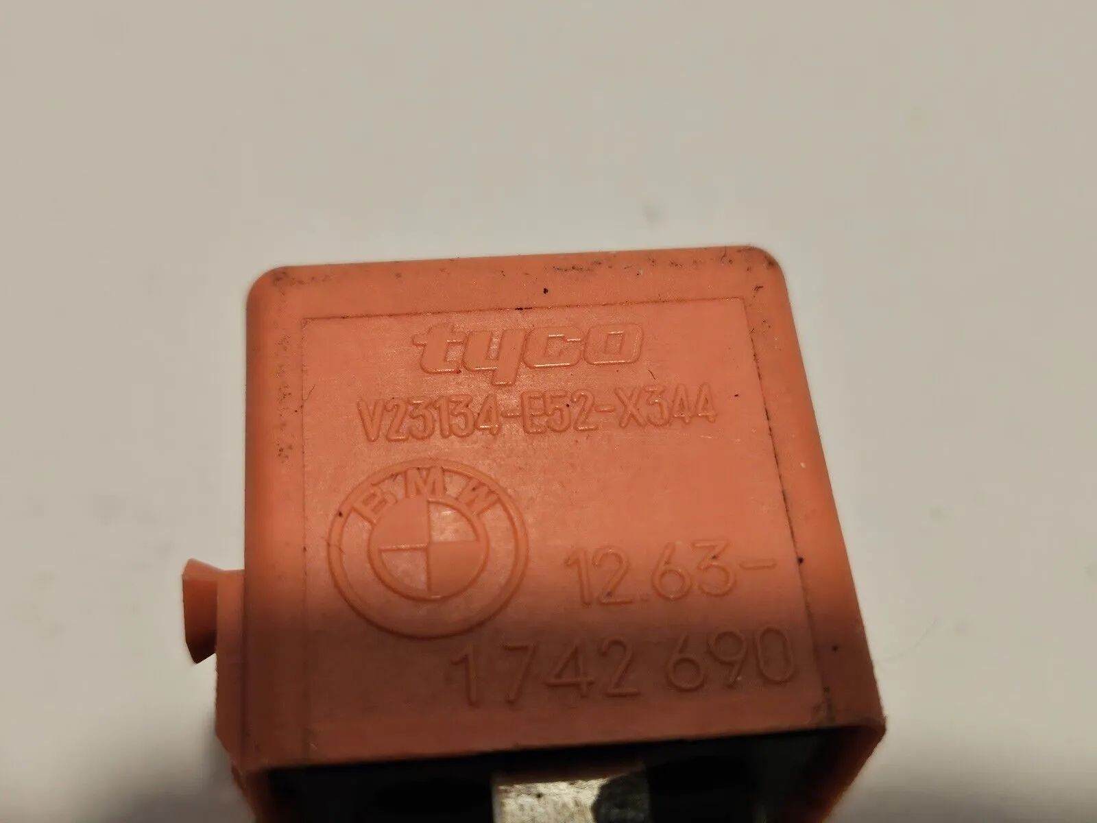 Original BMW relay changer salmon red 1 series 3 series 4 series 5 series 6 series 7 series 12631742690