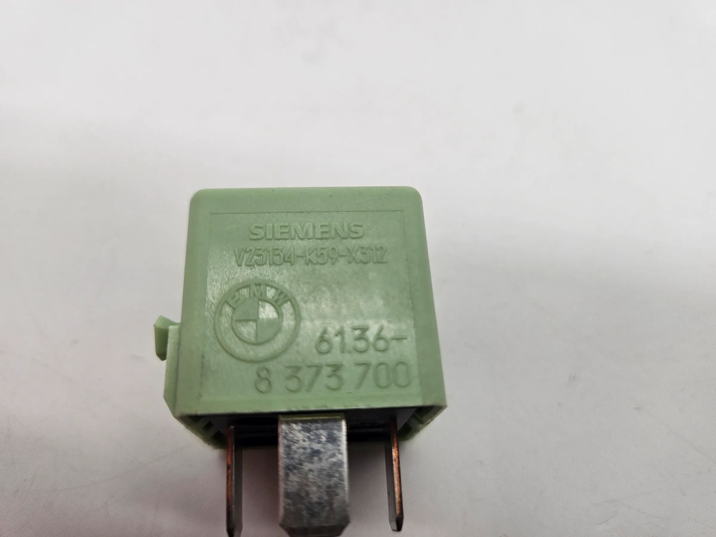 Оригинальное реле замыкателя BMW 5 TOURING (E39) 520I 8373700 61.36-8373700