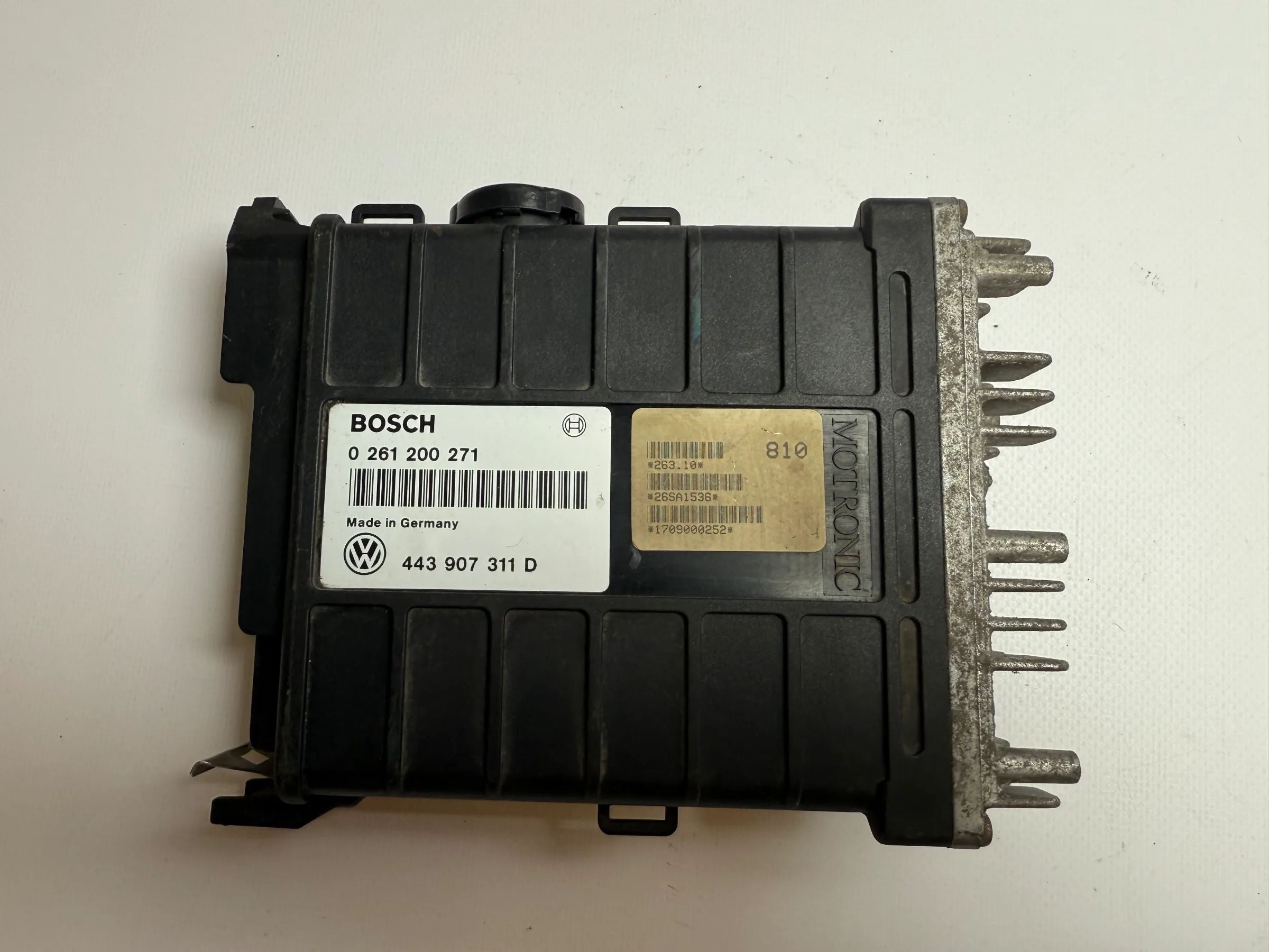 อะไหล่แท้ VW Passat 35i 1.8 กล่องควบคุมเครื่องยนต์ ECU 0261200271 / 443907311D