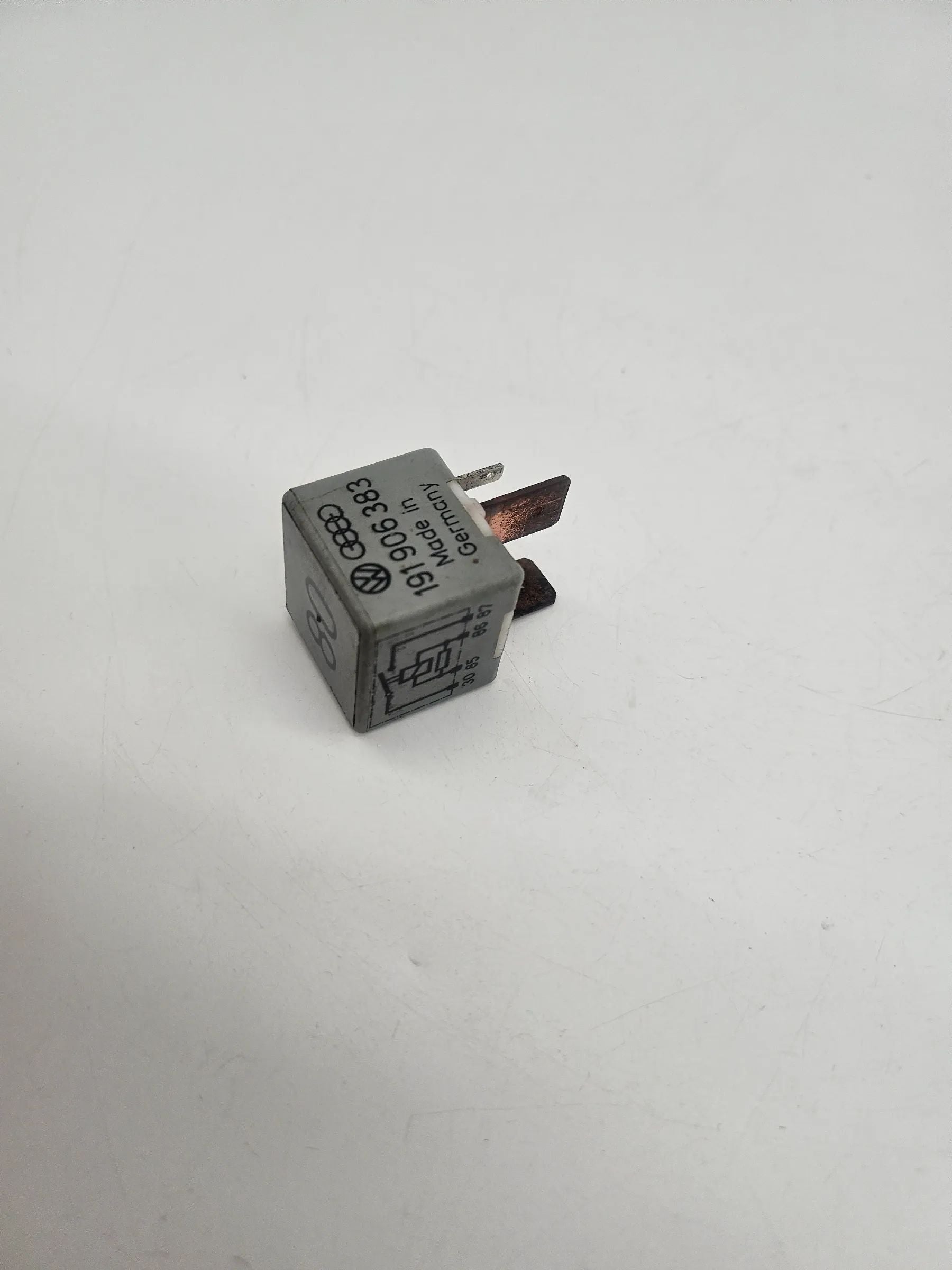 VW ゴルフ1・2 パサート35i 32B T3 純正 フューエルポンプ リレー 191906383