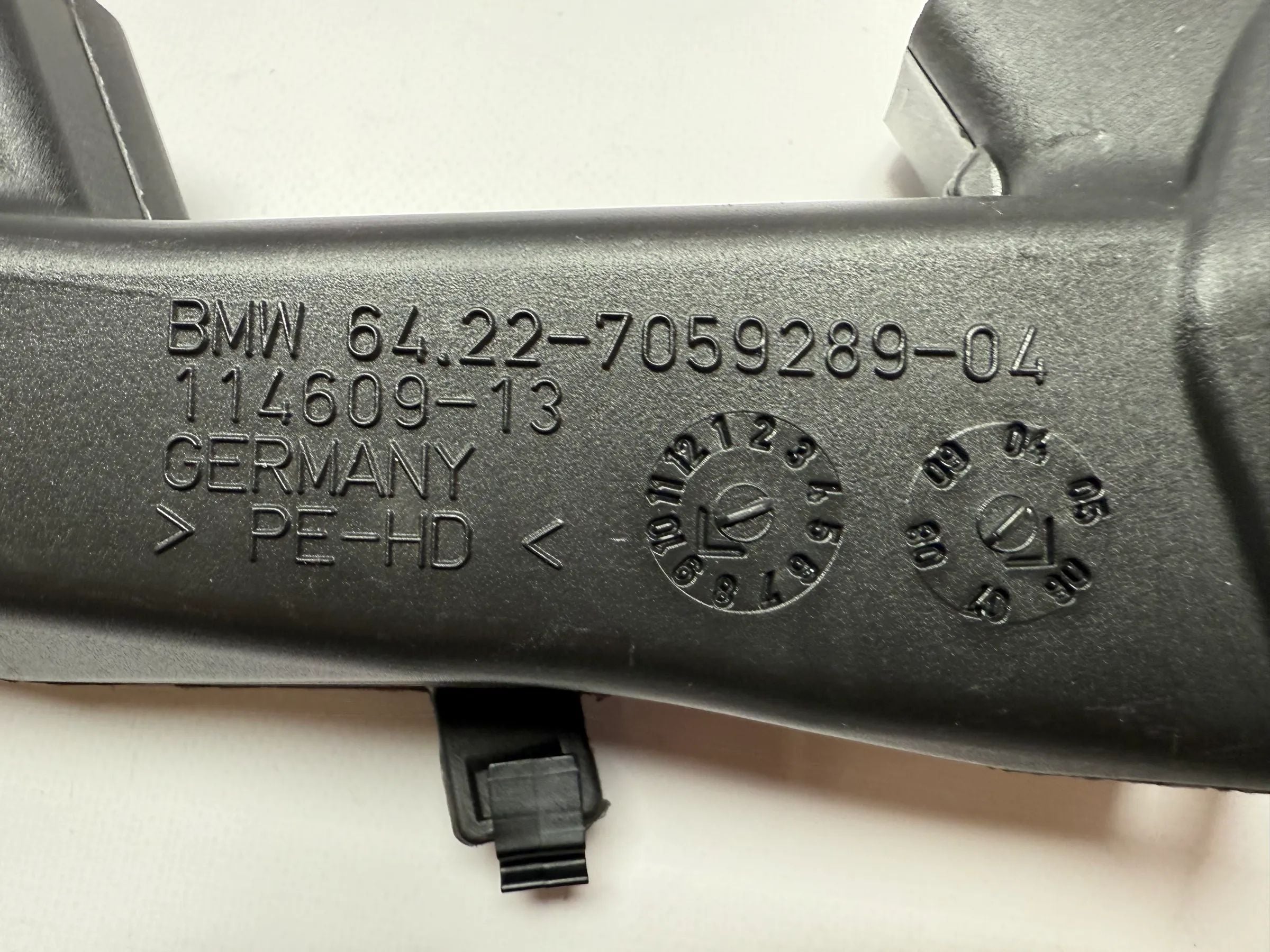 純正 BMW 325d E90/E91 左フットヒートチャネル 64.22-7059289-04