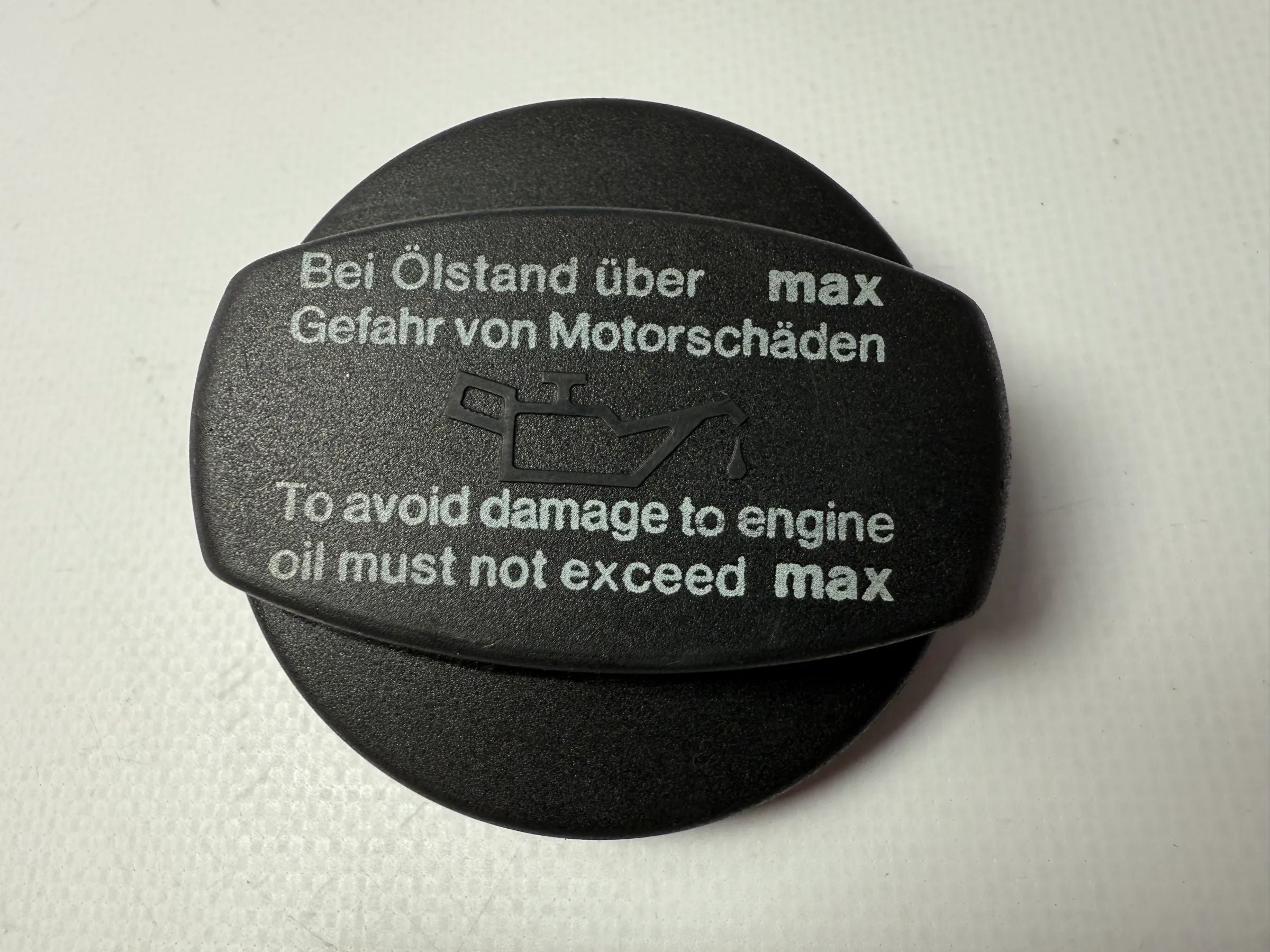 Original Mercedes oil cap oil cover W203 W204 W211 W212 111 018 03 02 