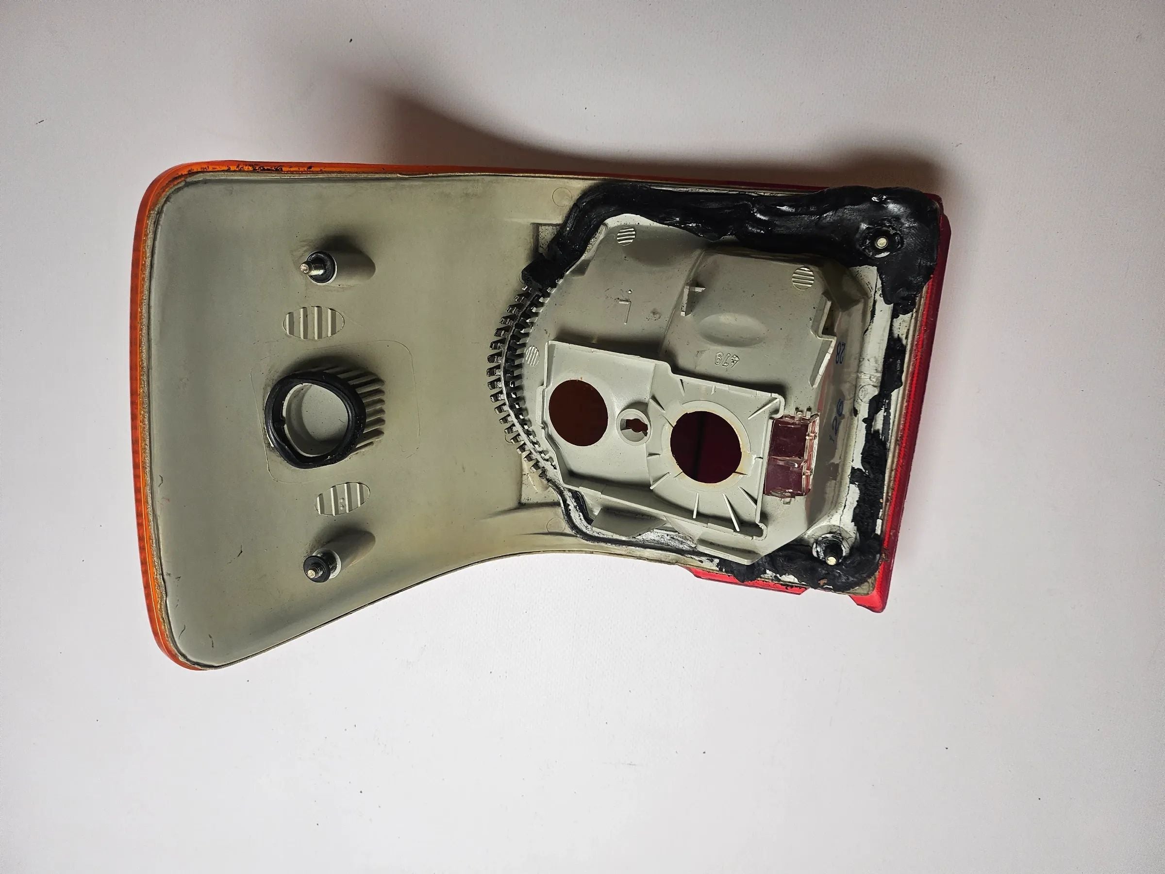 ORYGINALNA LEWA LAMPA TYLNA AUDI 80 893945095