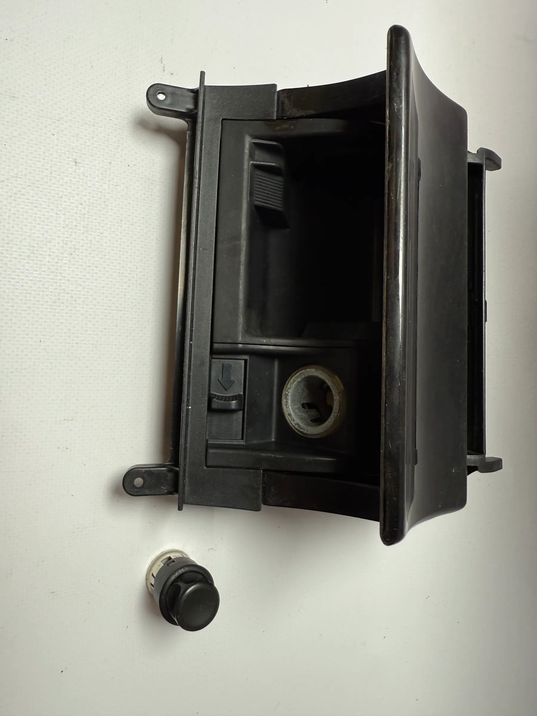 Cinzeiro Original Mercedes W208 C208 A208 CLK Avantgarde A2088100401