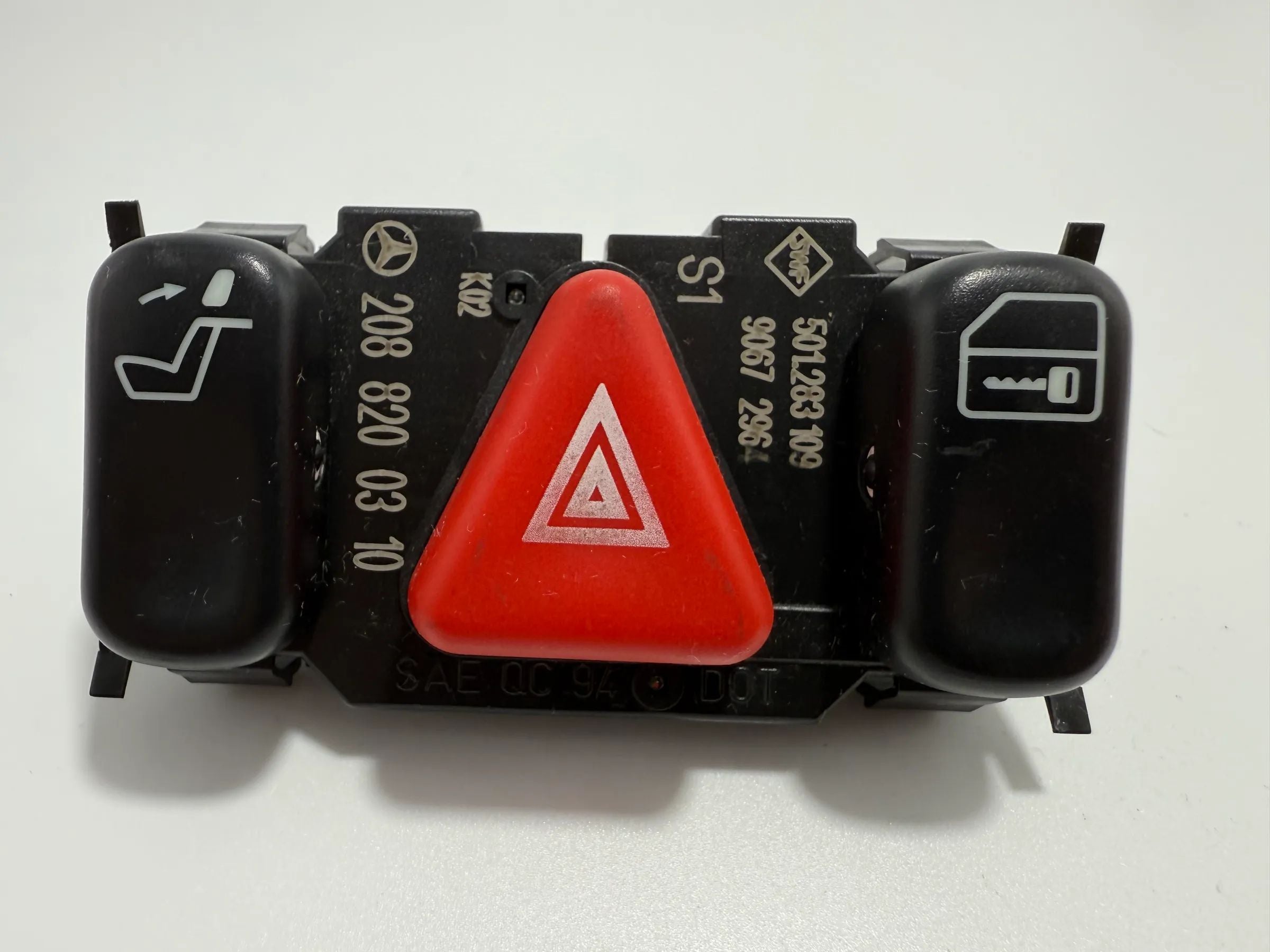 Originele Mercedes W202 W208 W210 Schakelaar Waarschuwingsknipperlicht Hoofdsteun 2088200310