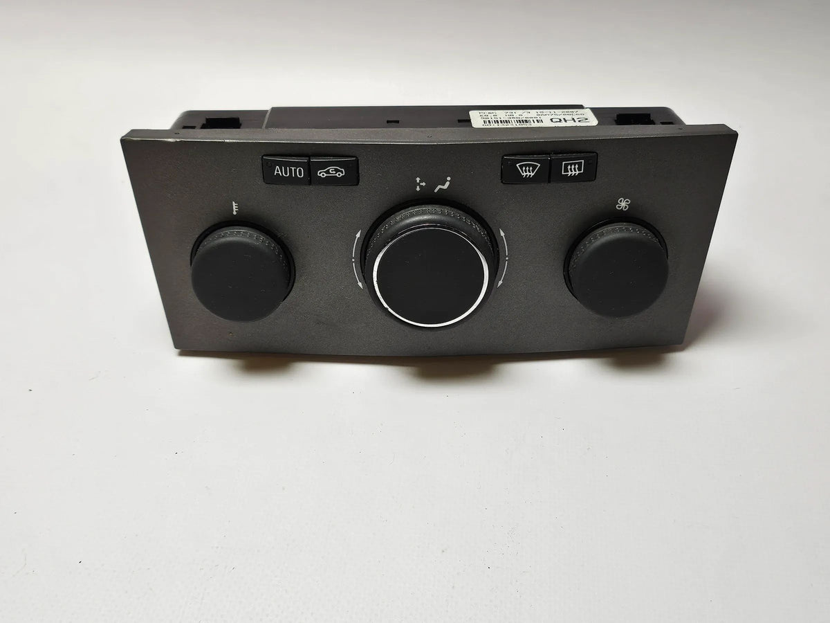 Oryginalny panel klimatyzacji Opel Zafira B element sterujący ogrzewaniem wentylacją 13231053 QH2
