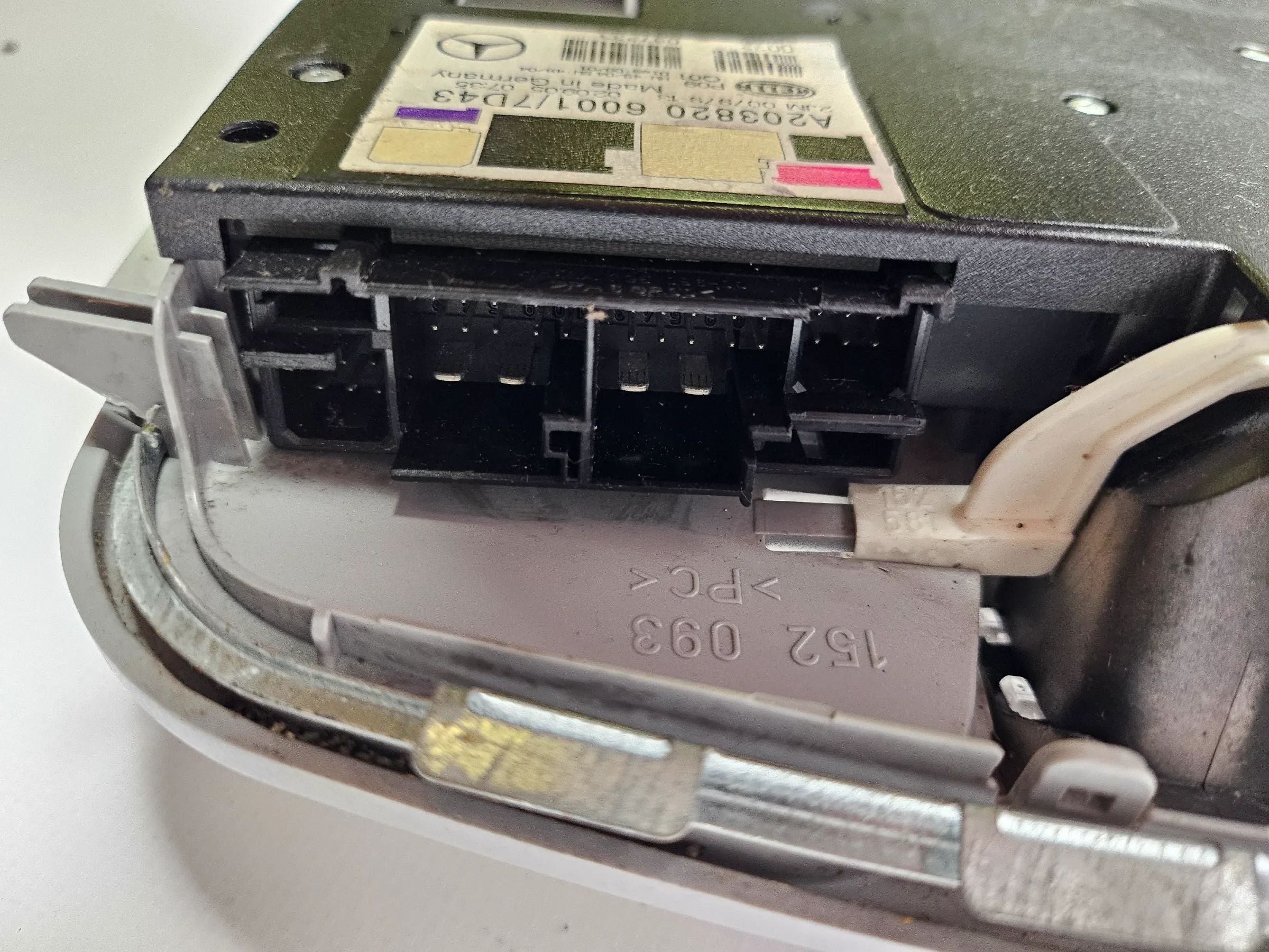 Oryginalna lampa wnętrza HELLA MERCEDES-BENZ C-KLASSE W203 lampa do czytania A2038203601