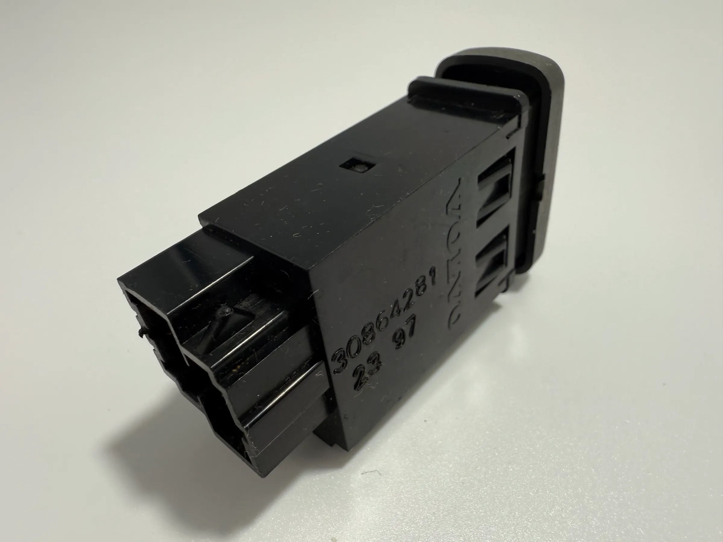 อะไหล่แท้ Volvo V40 S40 ปุ่มสวิตช์วิทยุด้านหน้าซ้าย TRW 30864281