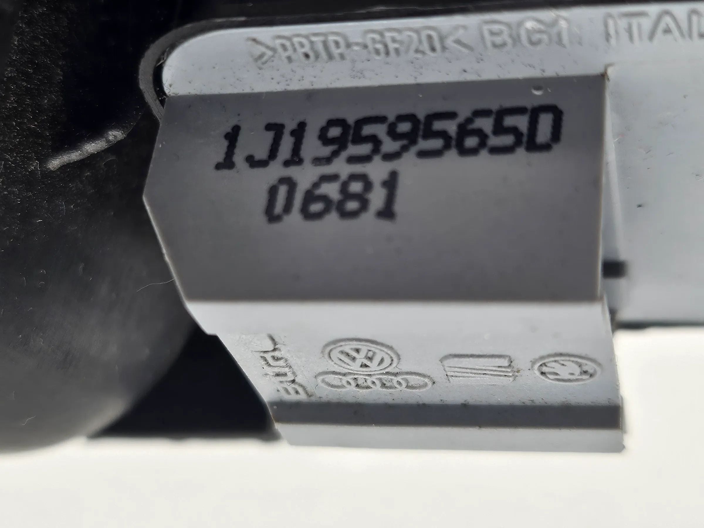 Originele VW Golf 4 1J - Deurgreep deurhendel opener binnenzijde voorzijde links 3B1837113L