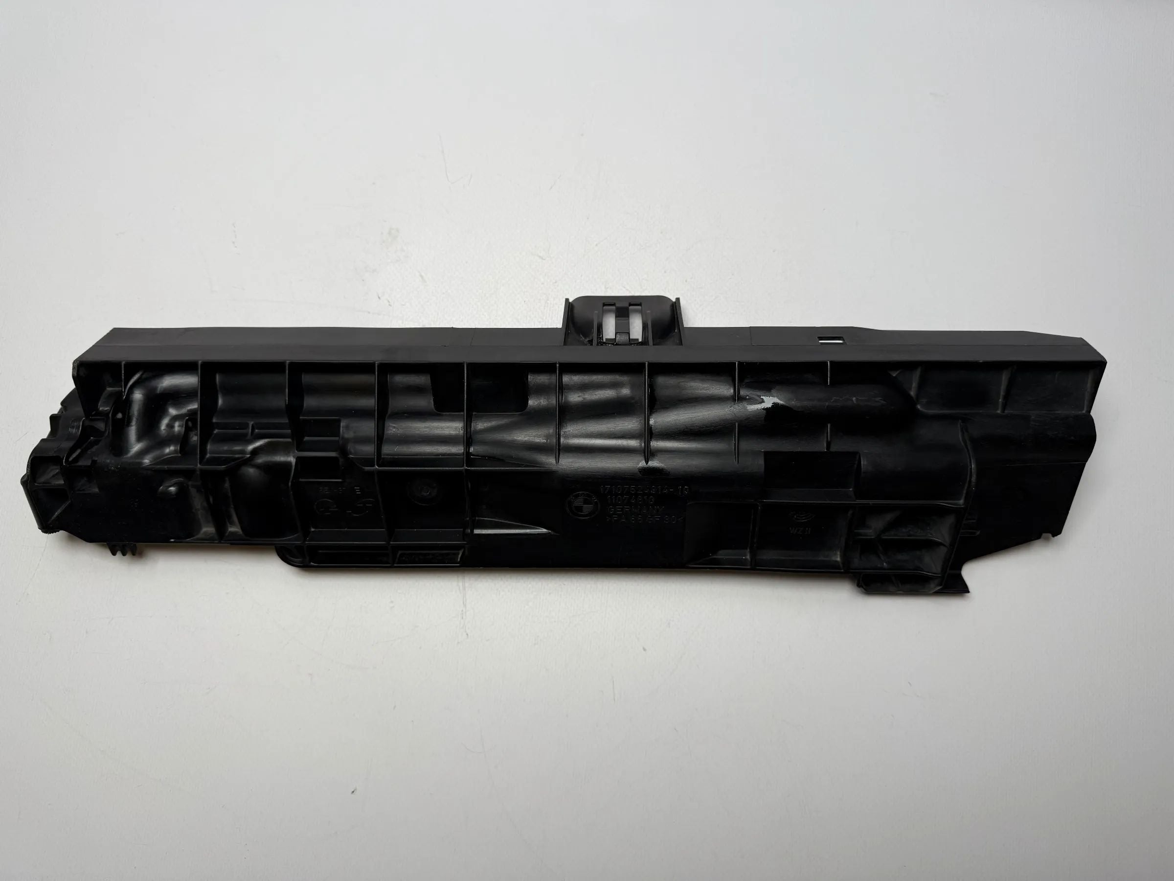 Original BMW E81 E87 E88 E90 E91 E92 X1 Radiator/Lock Carrier Right 17107524914 