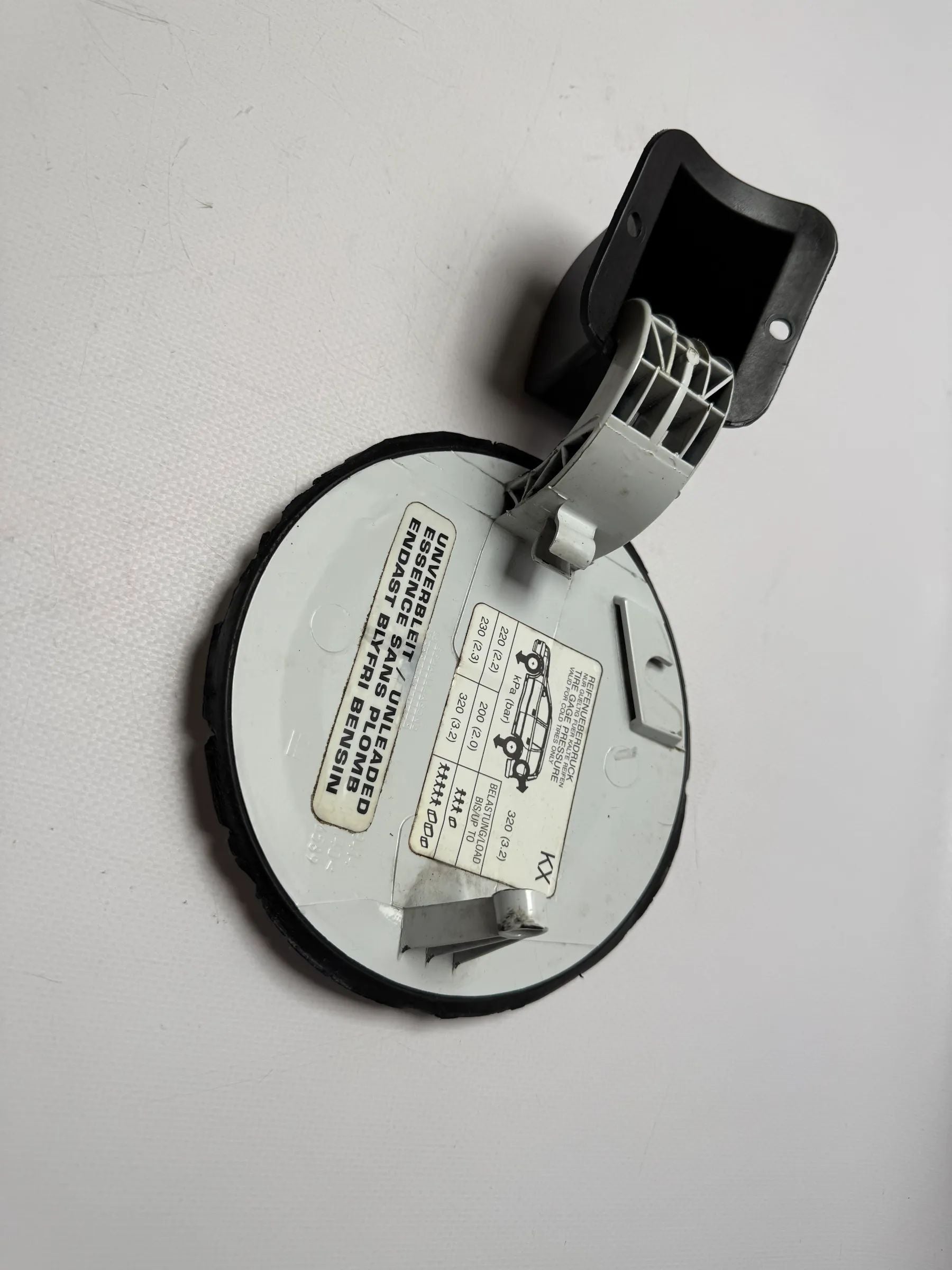 Original Opel Astra 1.6 G Tapa de Depósito / Tapón de Combustible Blanco 90559413