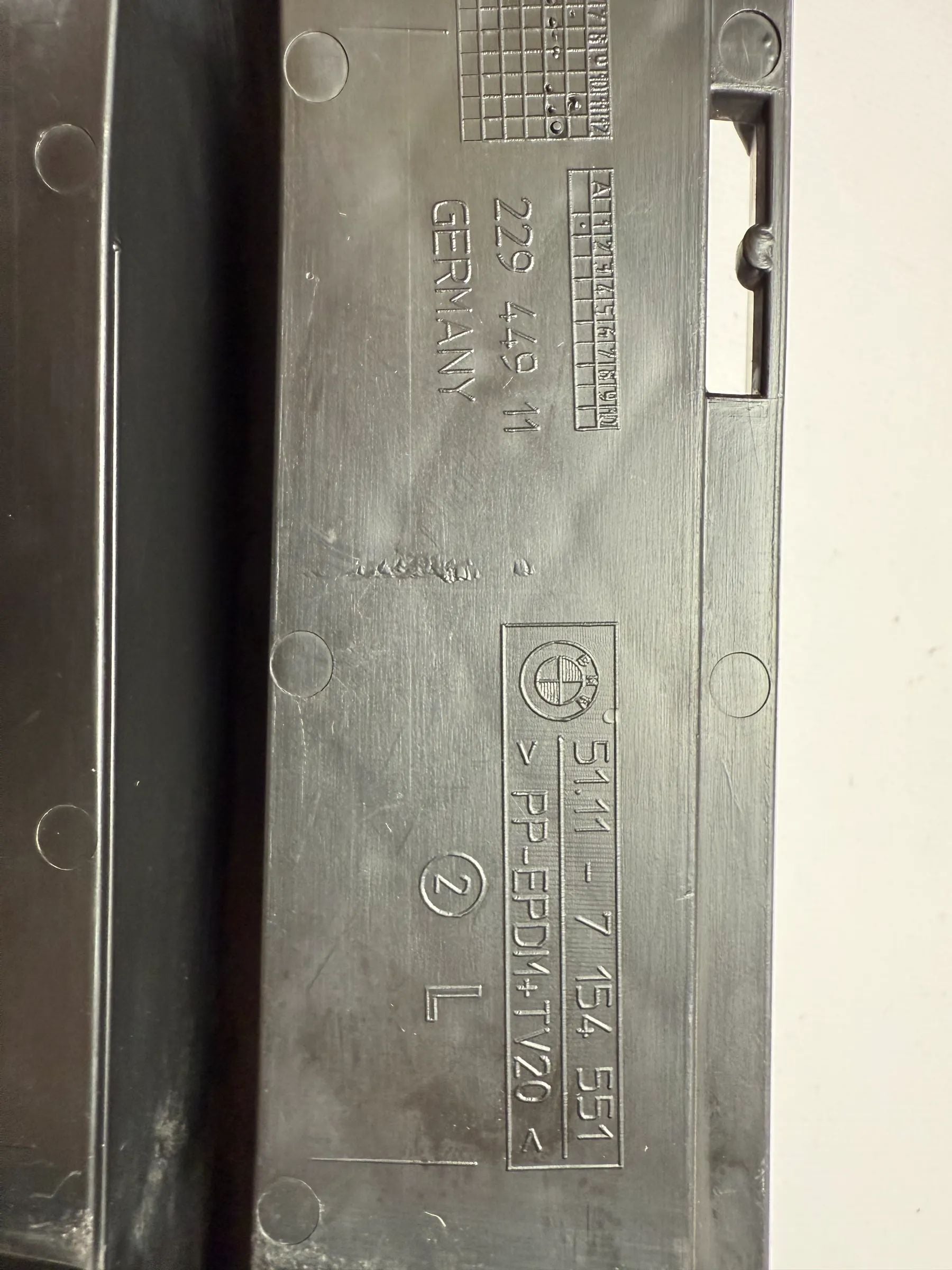 Original BMW 320d DPF E90 / E91 air grille front left / 51117154551 