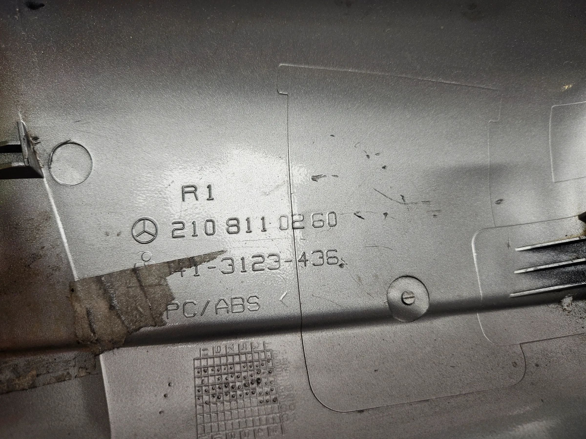 Mercedes Benz E-Klasse W210 / Coque de rétroviseur extérieur droite 197 2108110260