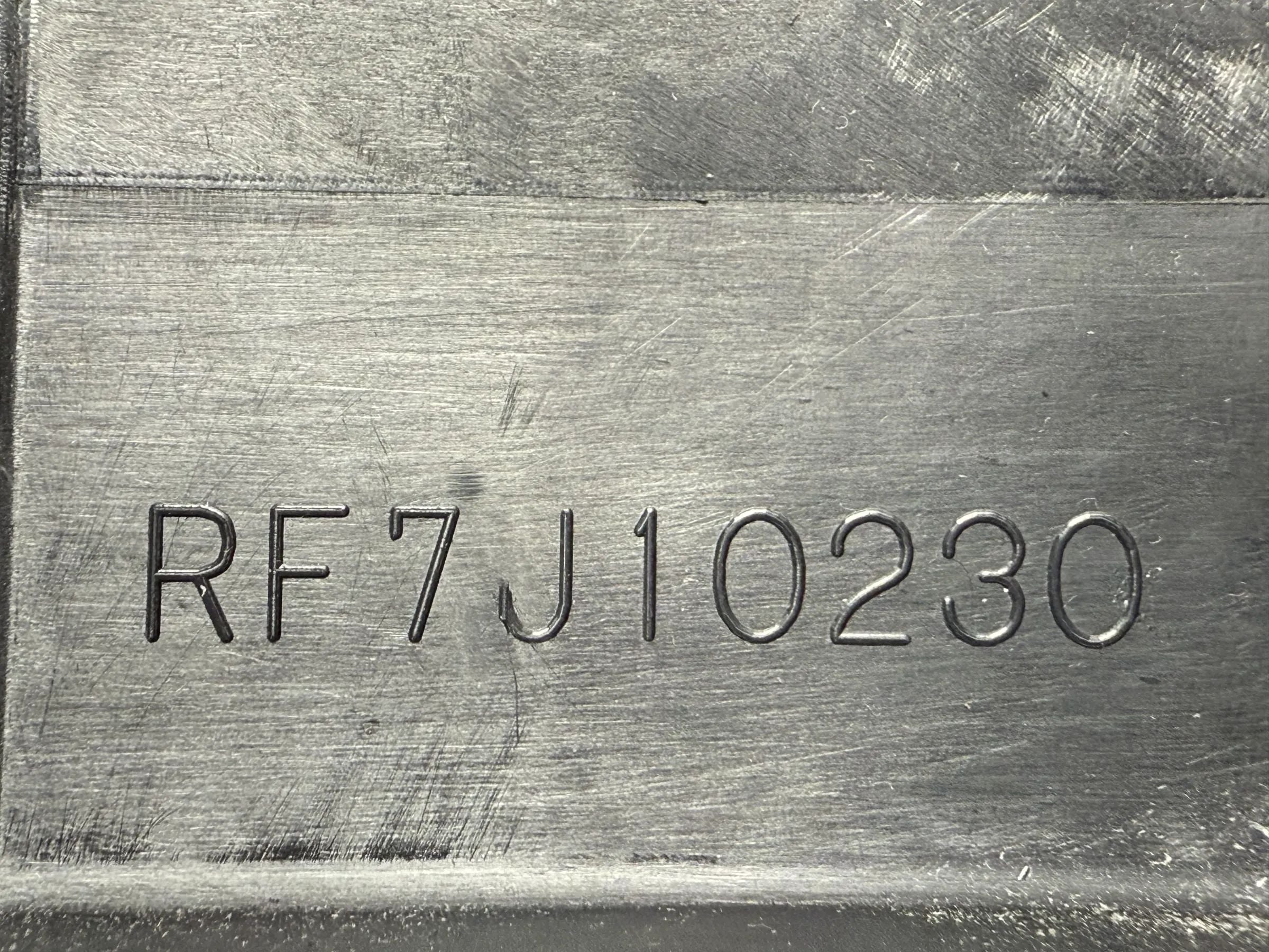 Original Mazda GY / GG 6 Penutup Mesin Motor RF7J10230