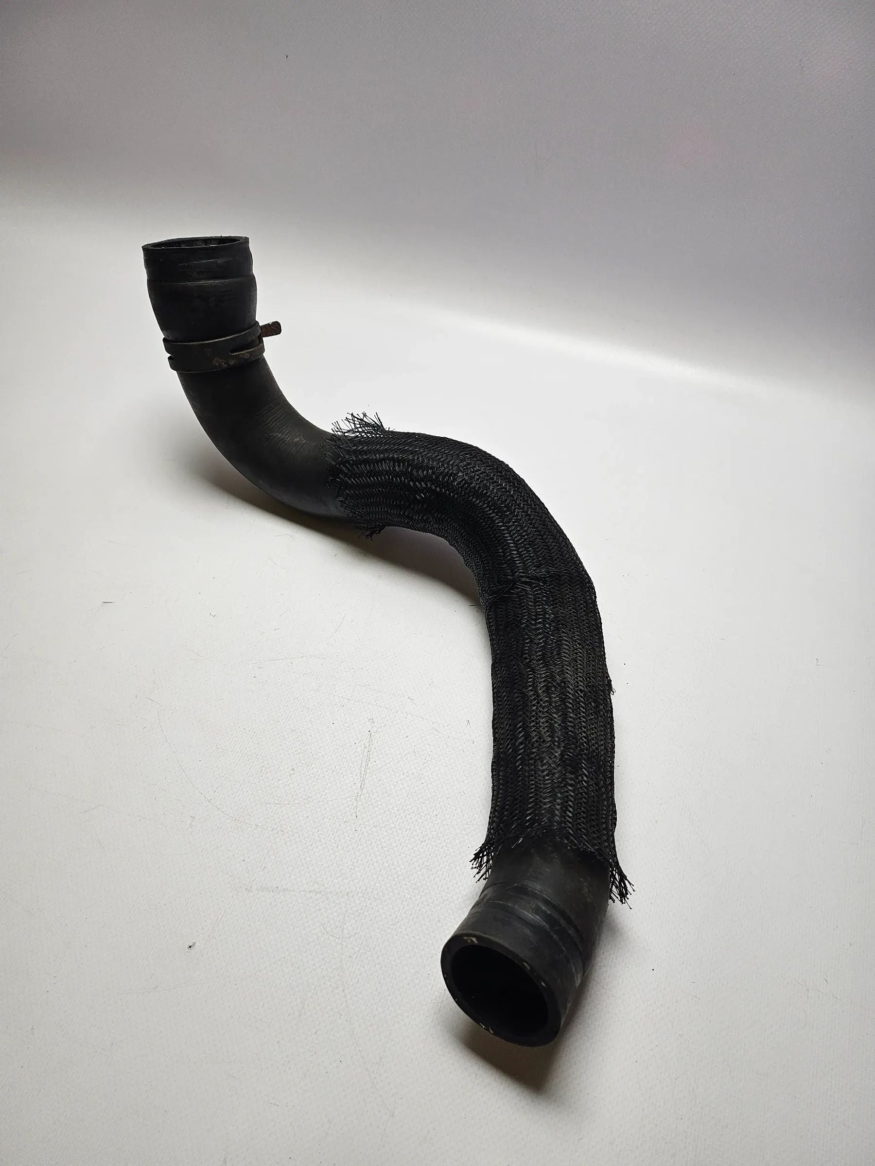 Durite de refroidissement 4.0 L. Tuyau d'eau climatisation Jeep Cherokee XJ 91-01 52006301