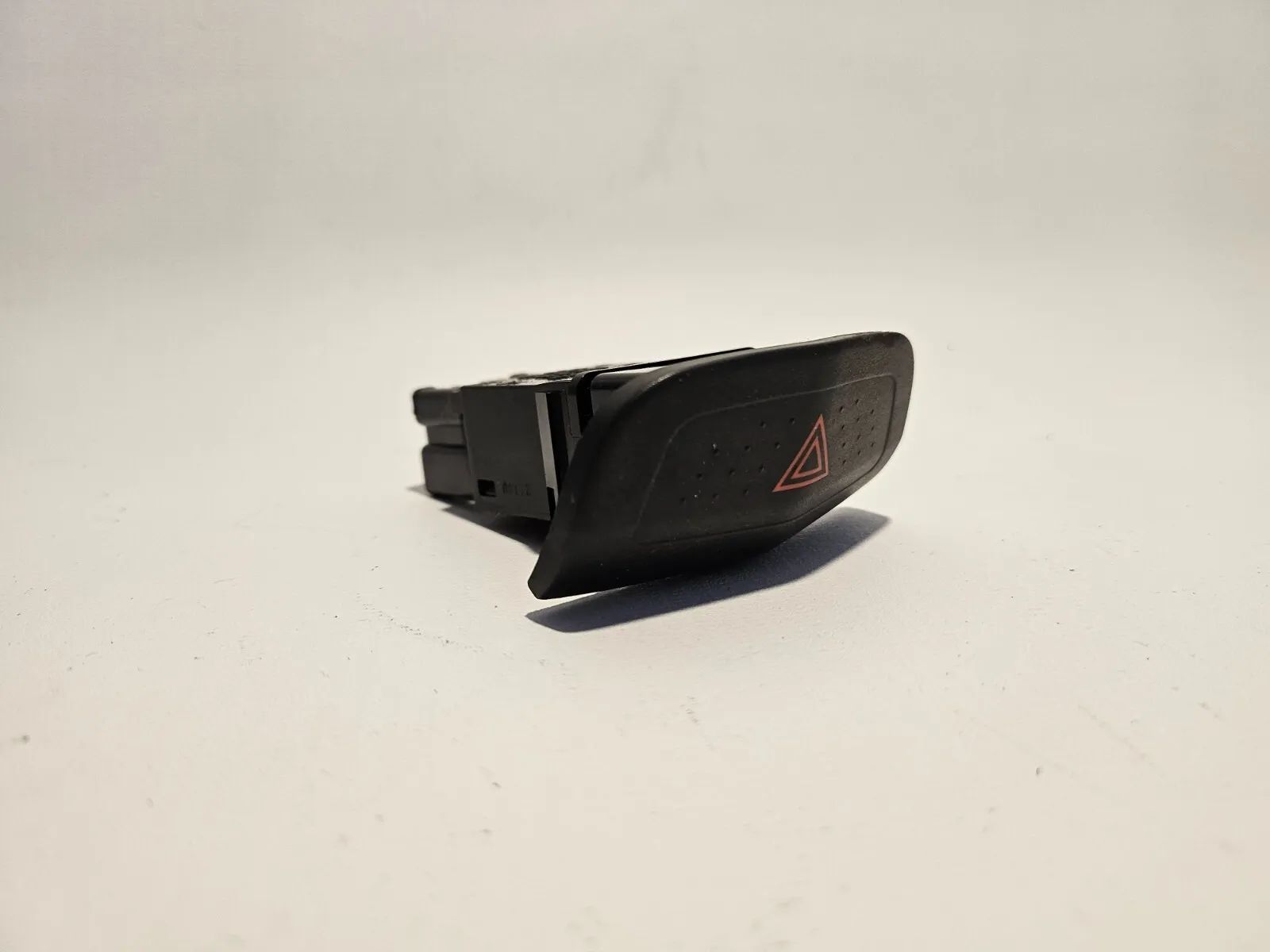 original Nissan Primera P12 - hazard warning switch hazard warning switch 06016