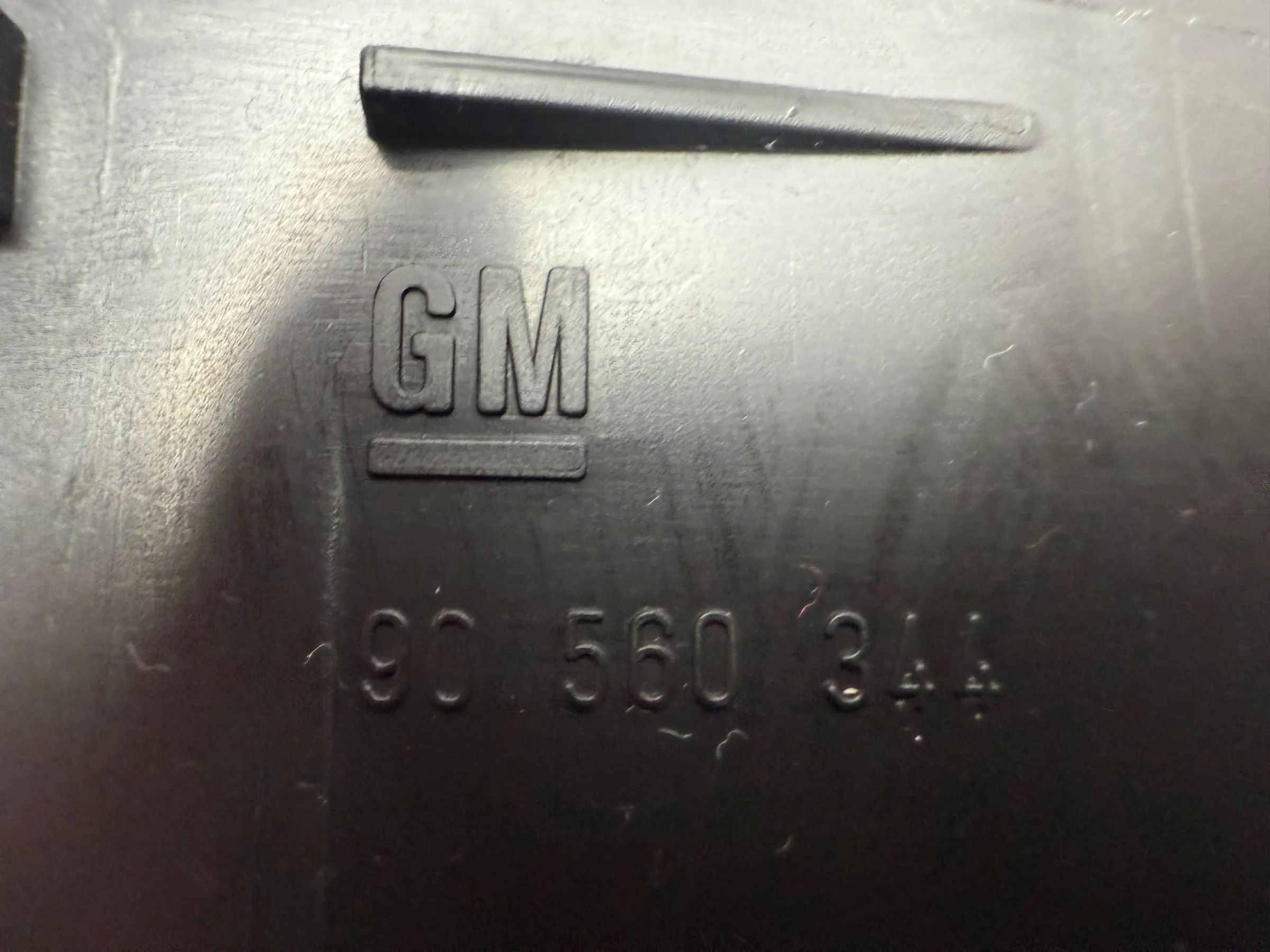 Оригинальная центральная двойная воздушная решетка вентиляции Opel Astra G 90560344