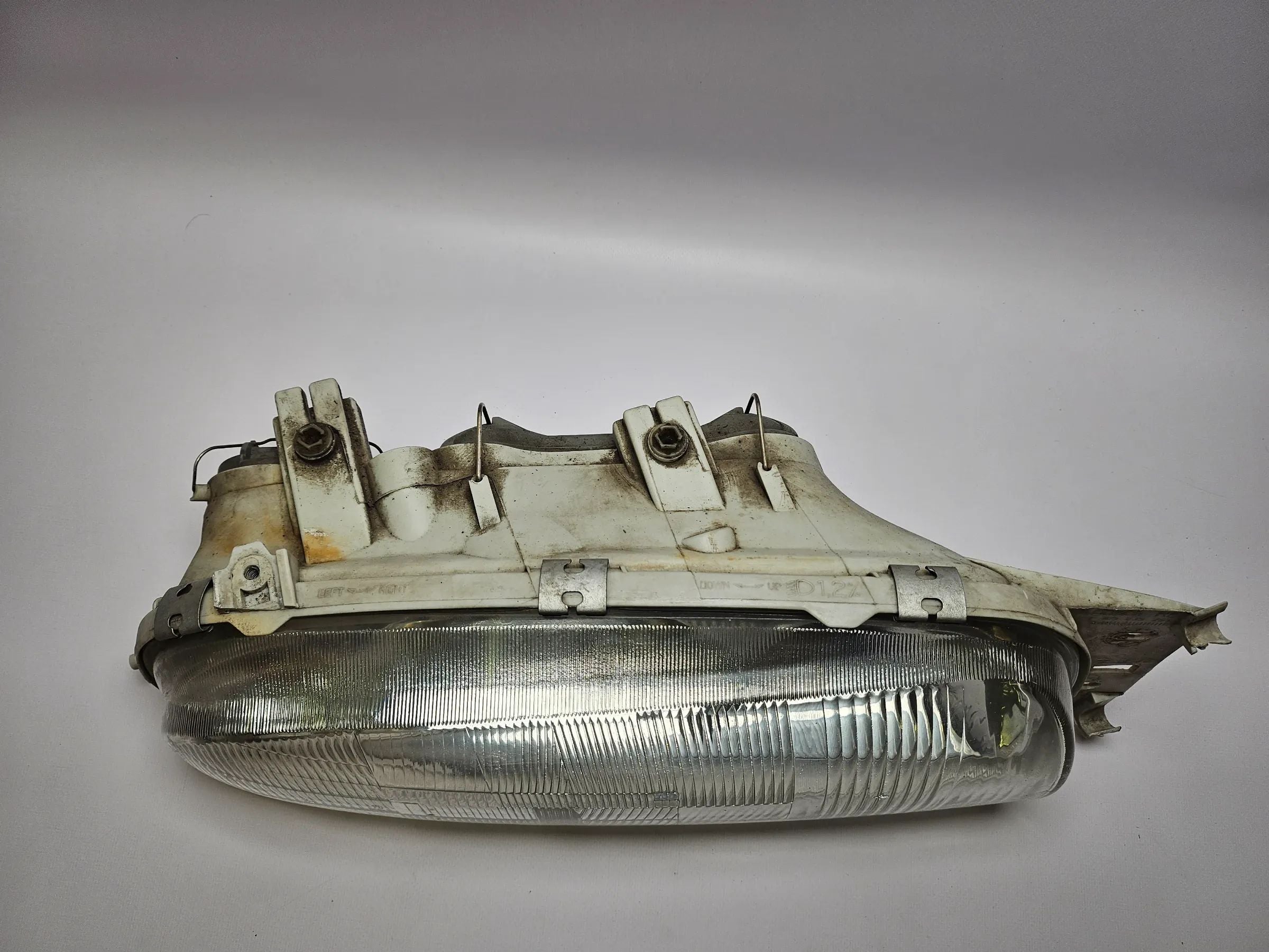 Reflektor Przedni Prawy Ford Fiesta IV 4 96FG13005SAD 0301049004