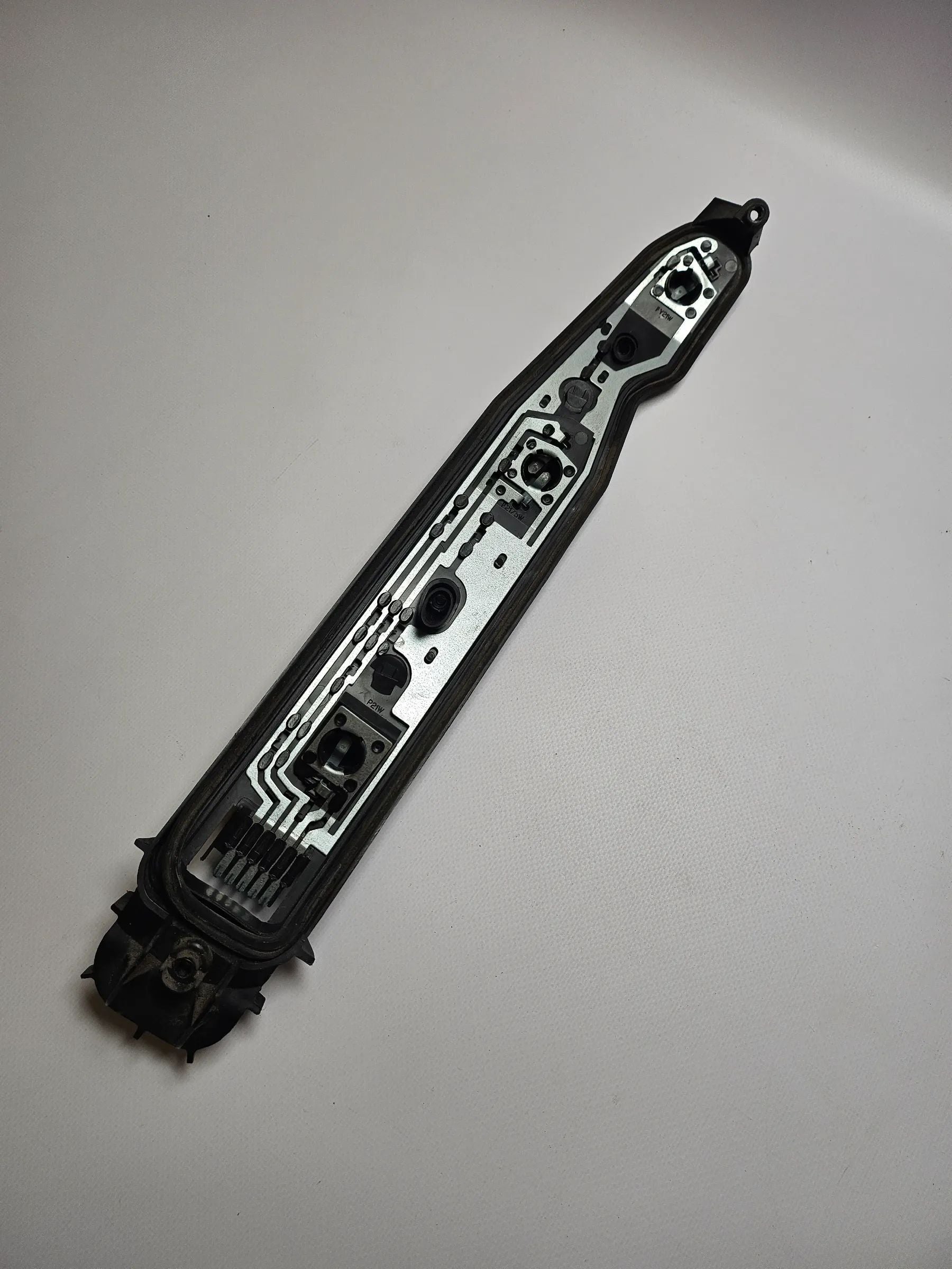 orig. VALEO OPEL CORSA C F08 F68 Lampenträger Rückleuchte links schwarz 89307491