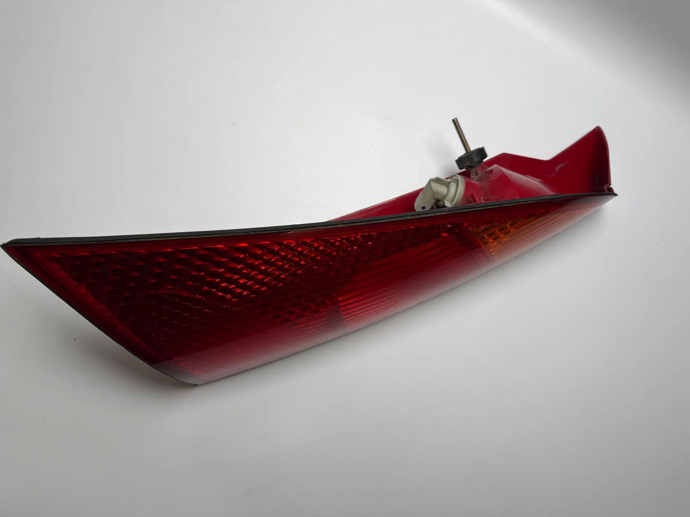 Rückleuchte Rücklicht Rechts für FORD FOCUS (DBW) 1.6 16V XS413404