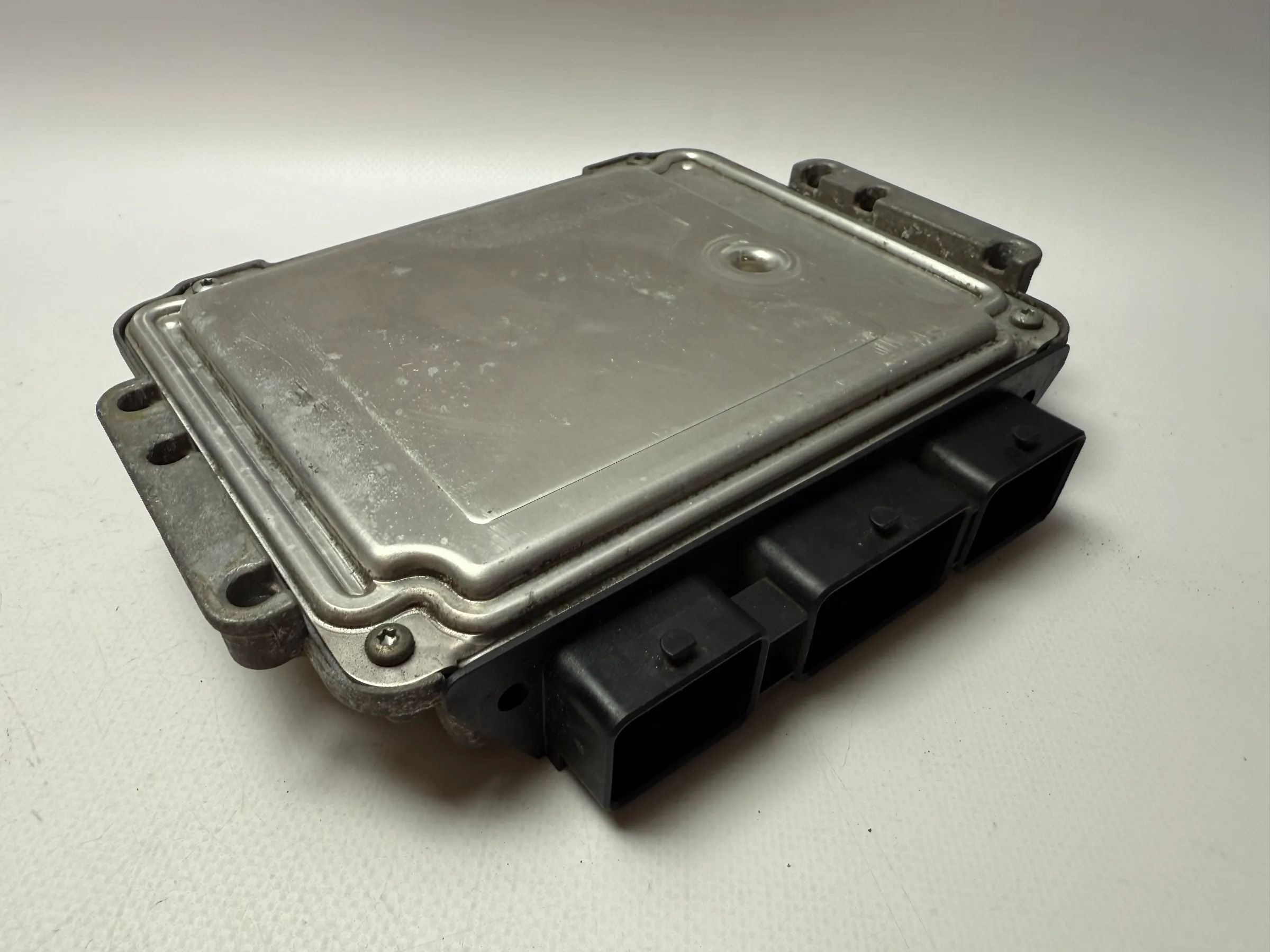 Originele Renault Megane Motorbesturingseenheid ECU 8200310863 / 0281011549