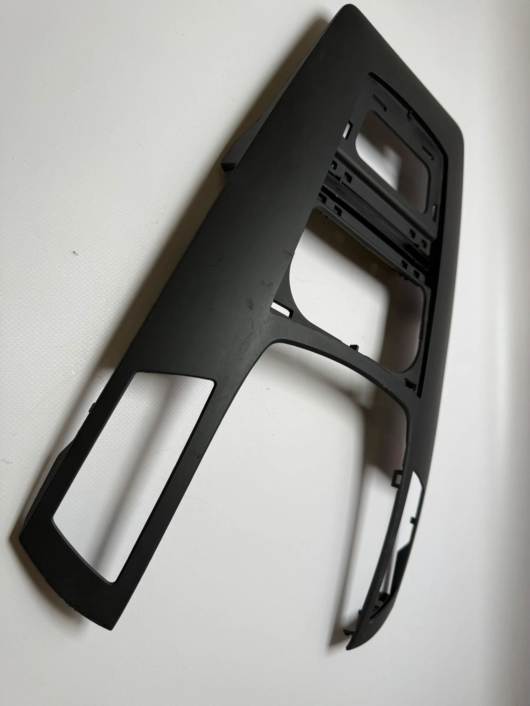 Оригинальная облицовка панели приборов Опель Зафира Б 13150253