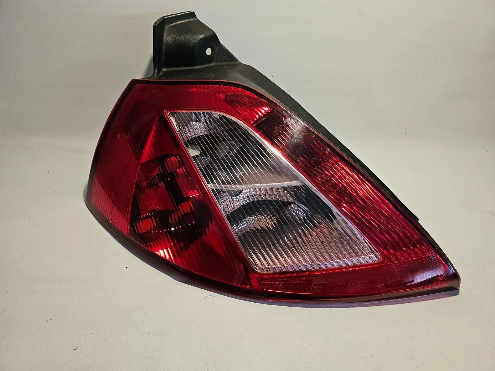 Original Renault Megane 2 VALEO REAR LIGHT LEFT 89398361