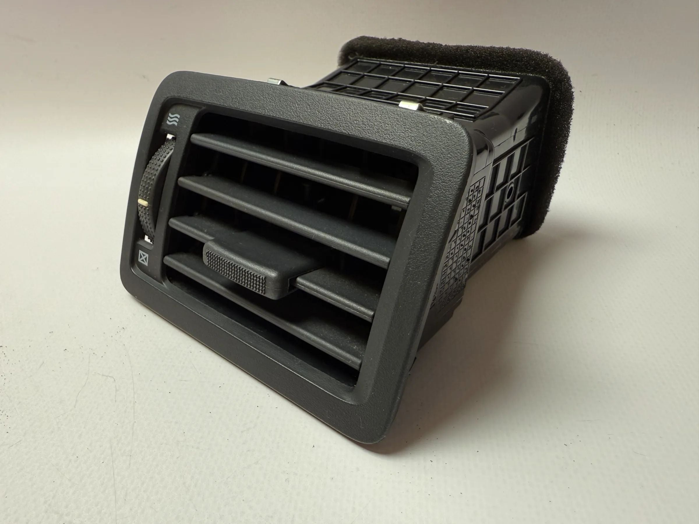 Original Hyundai Tucson air vent ventilation grille left 97480-2E000 / JM 97 301A 