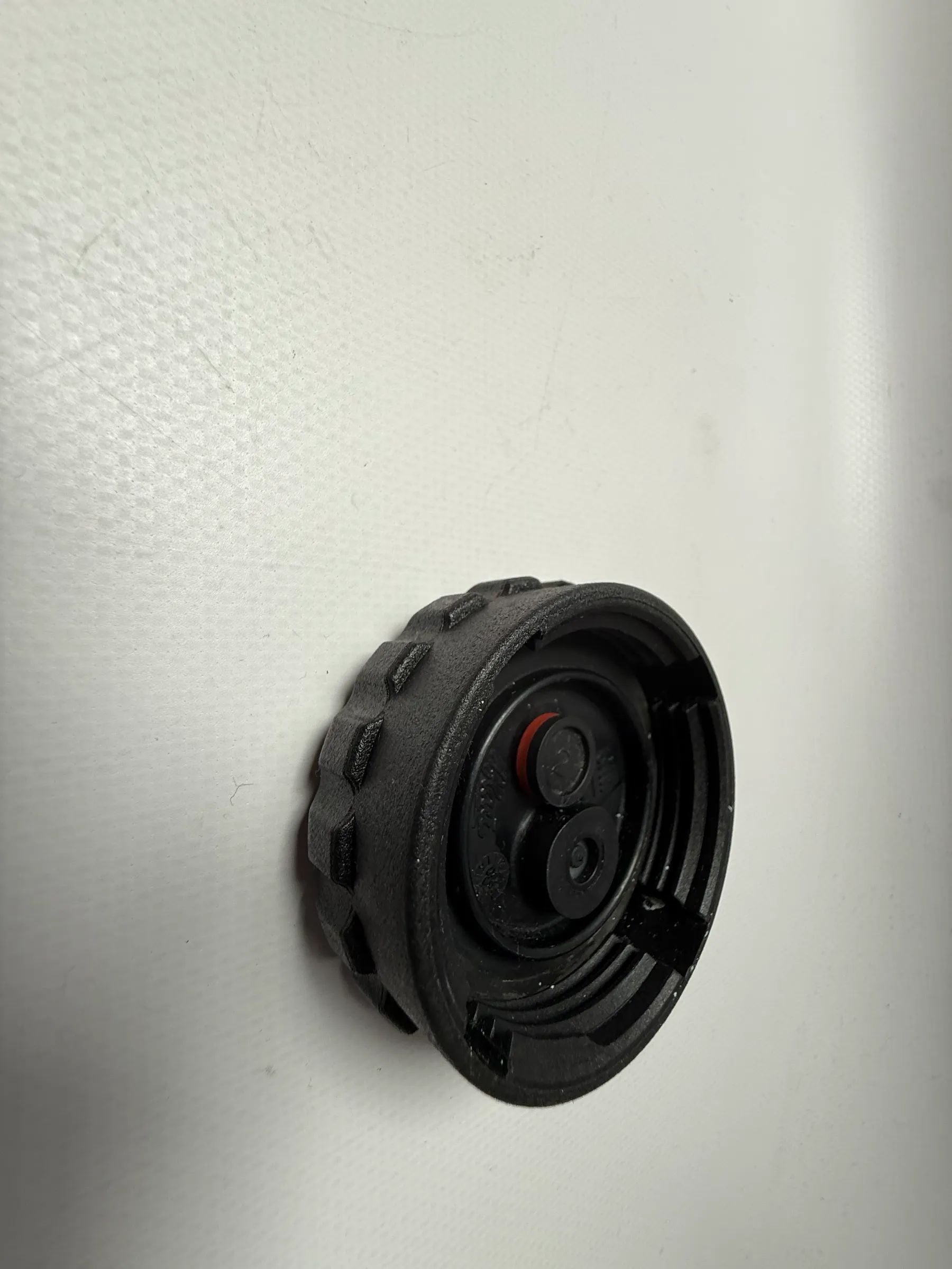 Оригинальная крышка расширительного бачка OPEL OMEGA TIGRA ZAFIRA и др. 90409256