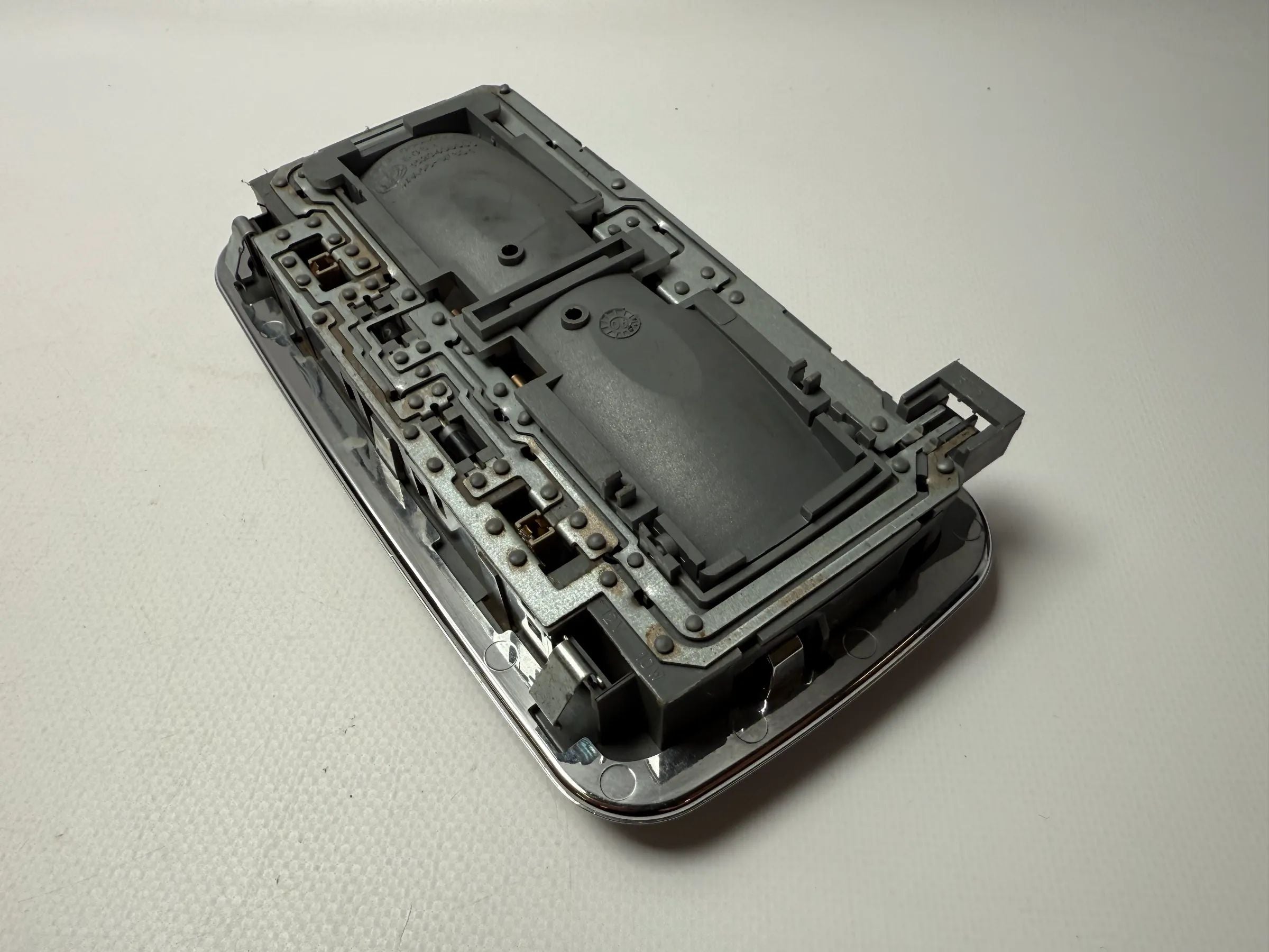 อะไหล่แท้ Alfa Romeo 147 937 ไฟส่องสว่างภายใน 1520400000 / OLSA 0884200