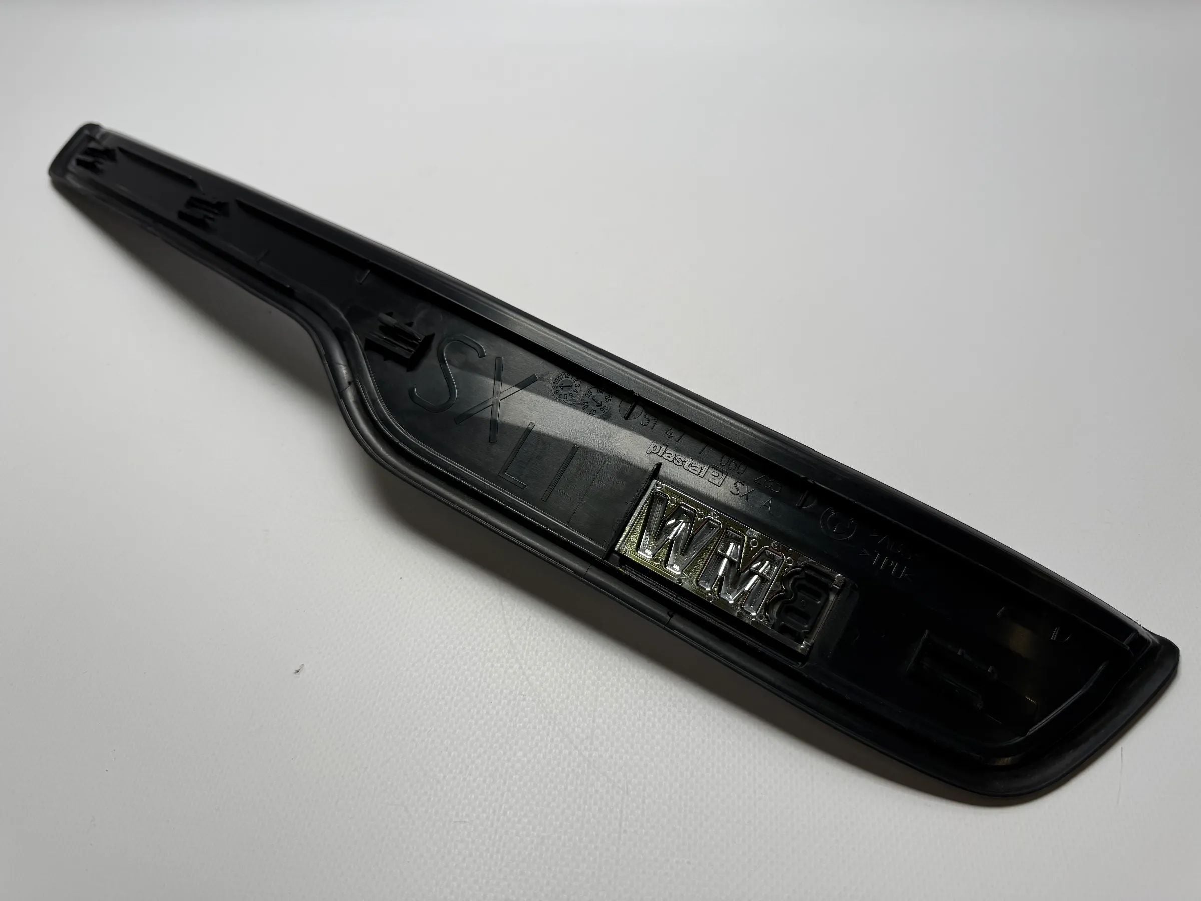 Оригинальная накладка порога двери левая BMW E90 / E91 51477060285