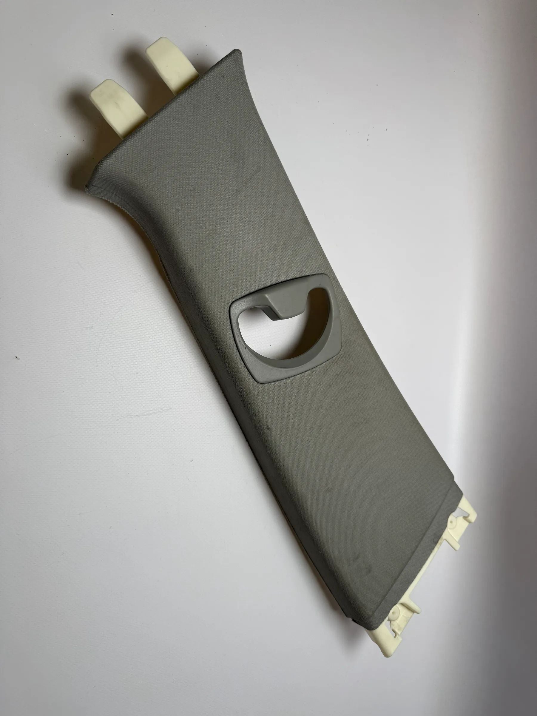 Оригинальная правая внутренняя обшивка средней стойки BMW 325d Touring с DPF 51437058336