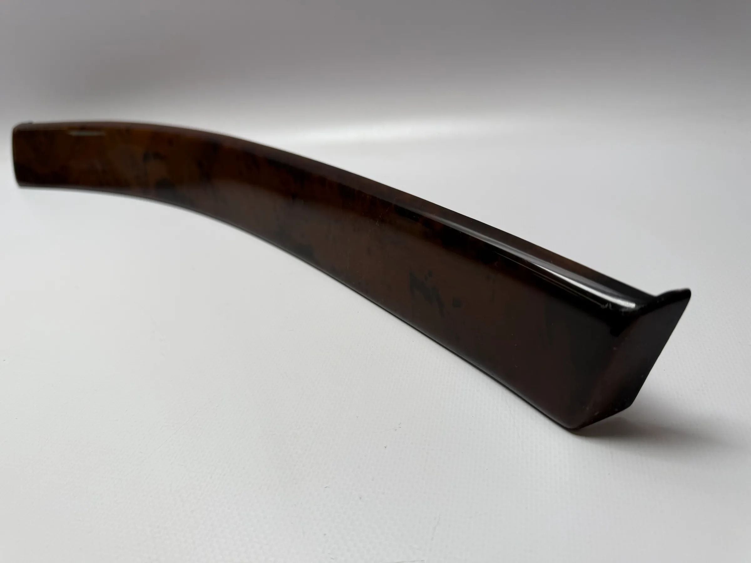 Oryginalna listwa dekoracyjna/blenda deski rozdzielczej BMW E39 nad schowkiem 8211434