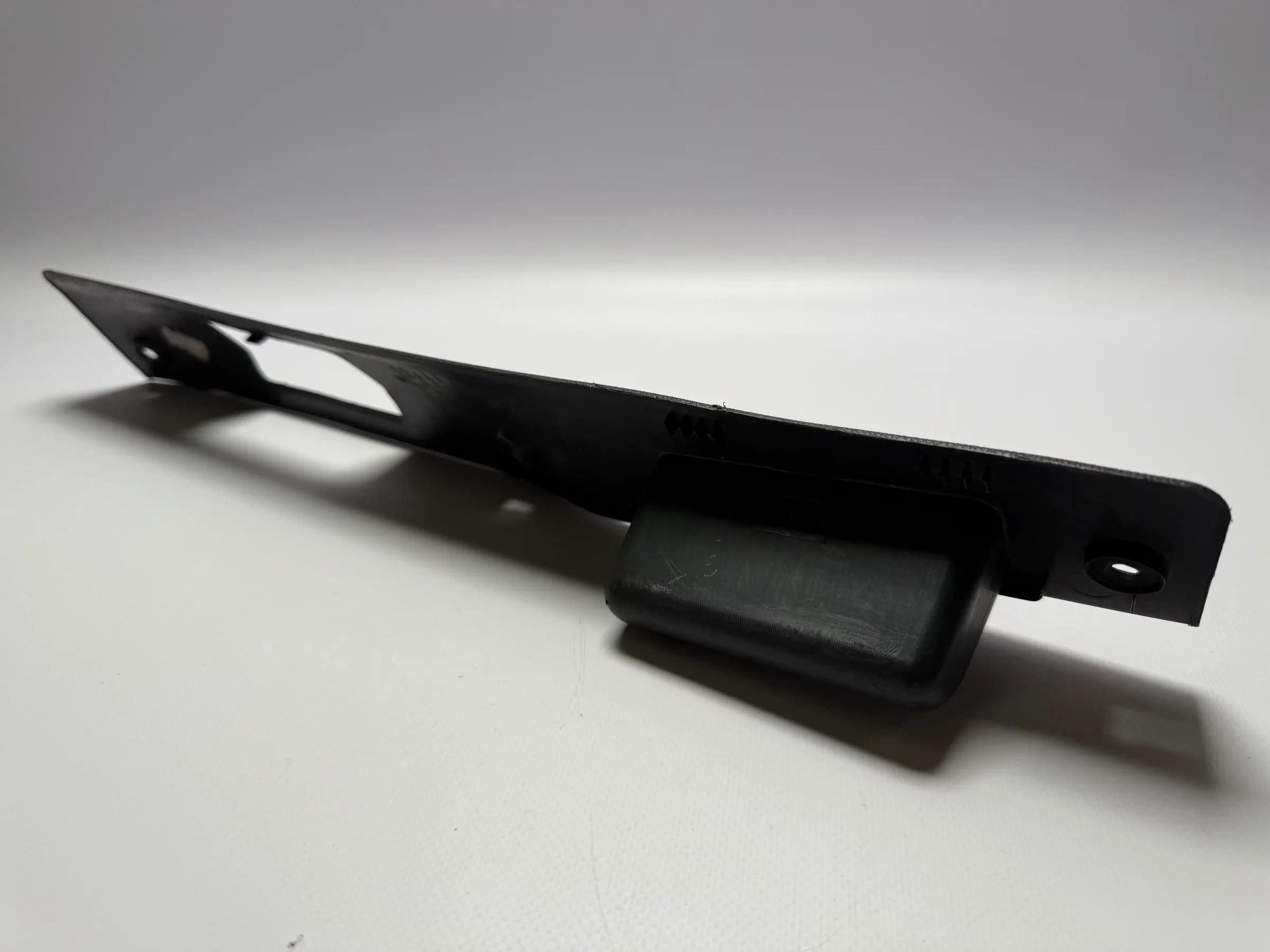 Оригинальная накладка ручки задней двери Opel Zafira B 13164649 32222522 - Auto-veritas