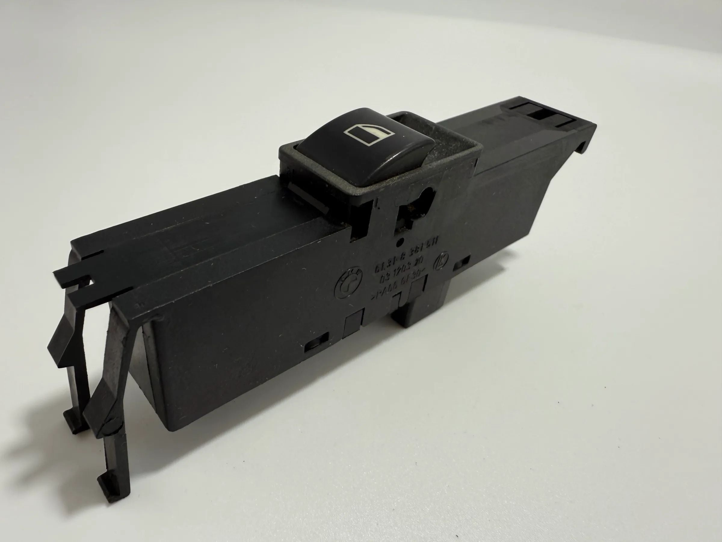 Оригинальный переключатель кнопки стеклоподъемника BMW 3 серии (E46) передний левый 61.31-8 381 511