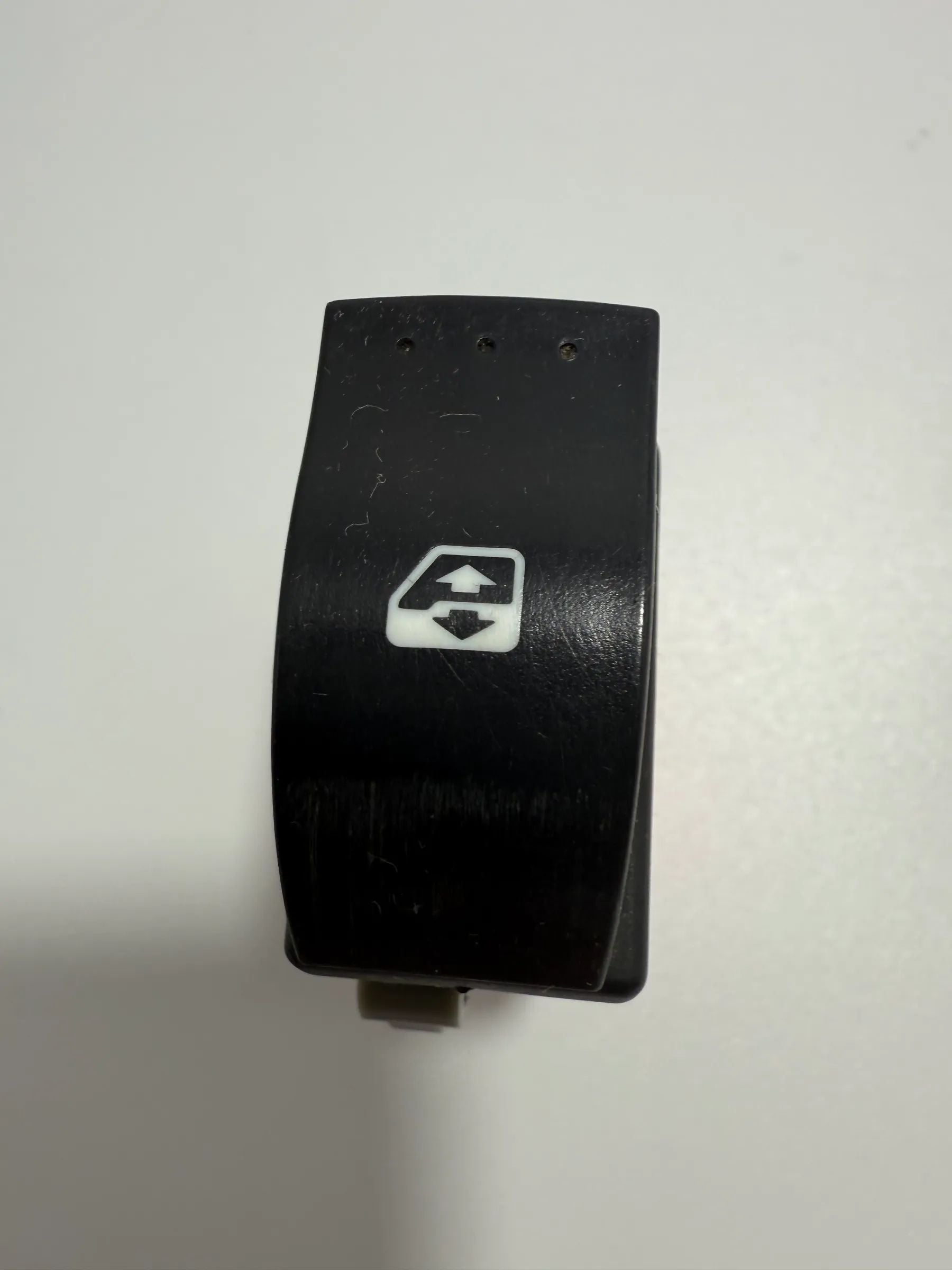 Оригинальный переключатель стеклоподъемника RENAULT CLIO III (BR0/1, CR0/1) красный 2808203
