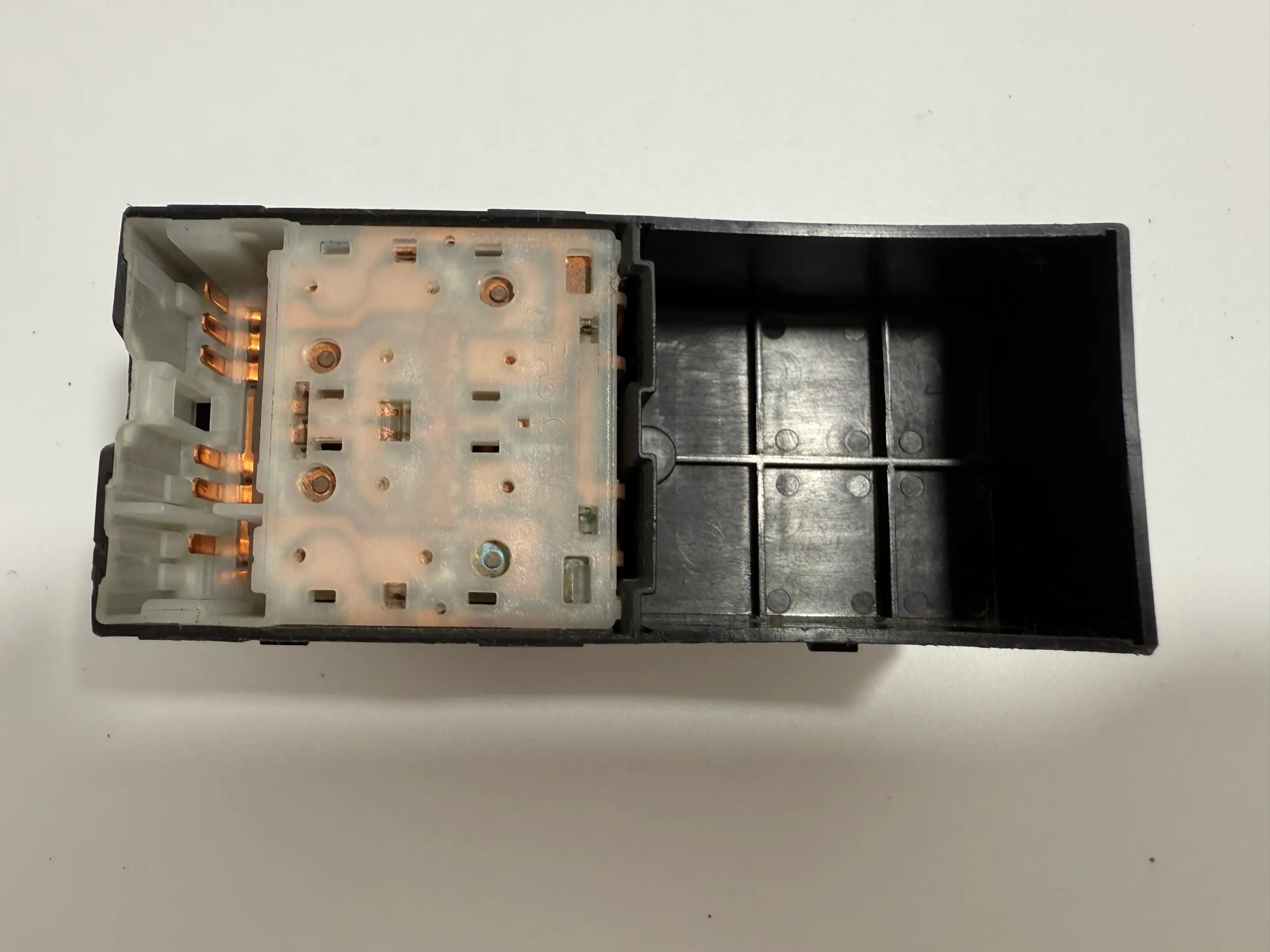 Original Botão Interruptor Elevador de Vidro Nissan Micra III 25401-AX600