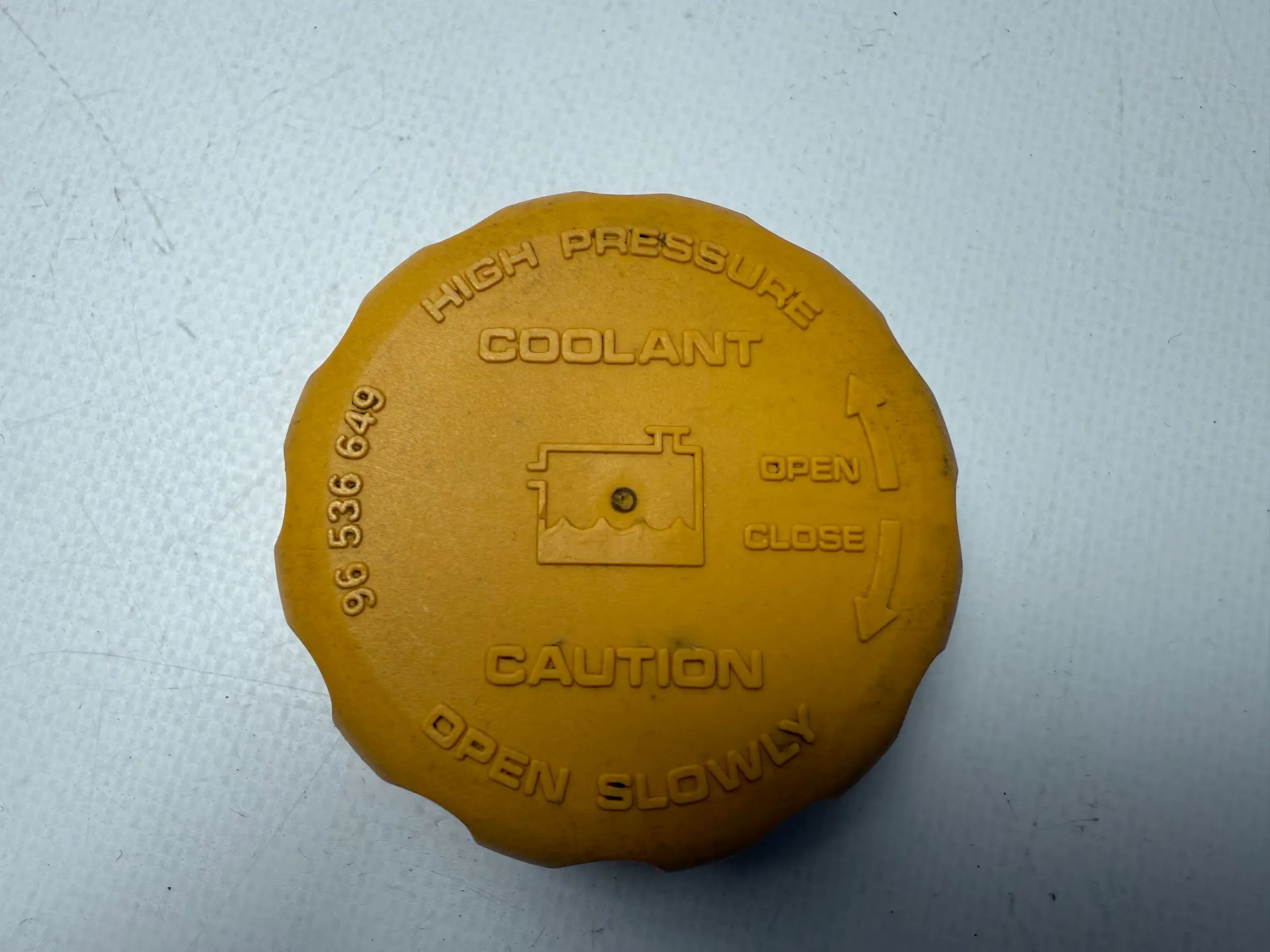 Оригинальная крышка радиатора и крышка расширительного бачка Opel Saab 96536649 Auto-veritas