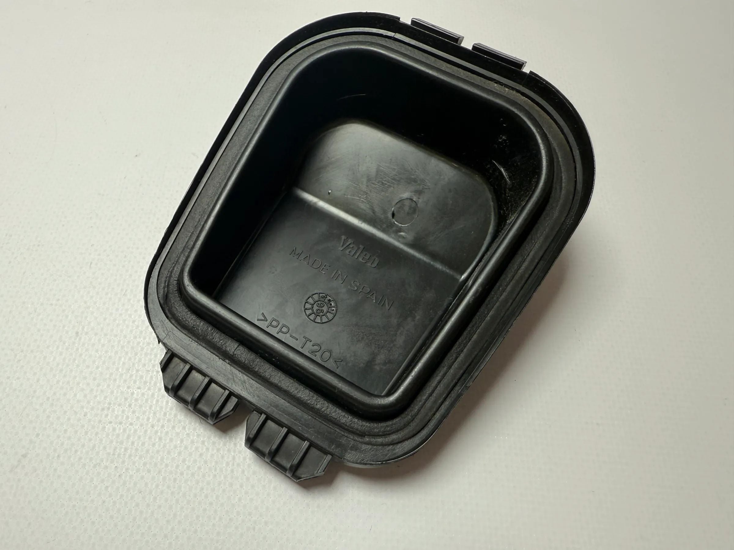 純正Audi VW Seat A80 ヘッドライトカバー 304451102 / 20-5365C