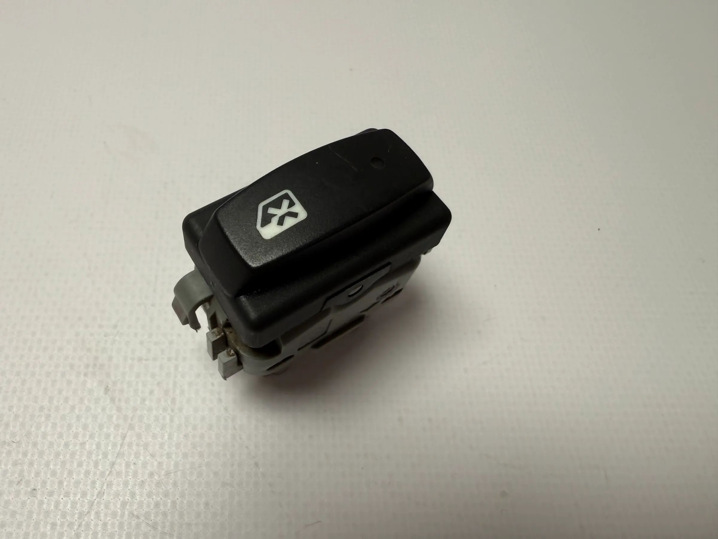 อะไหล่แท้ Renault Scenic II สวิตช์ไฟหน้าต่างซ้ายด้านหน้า สีเทา 364797
