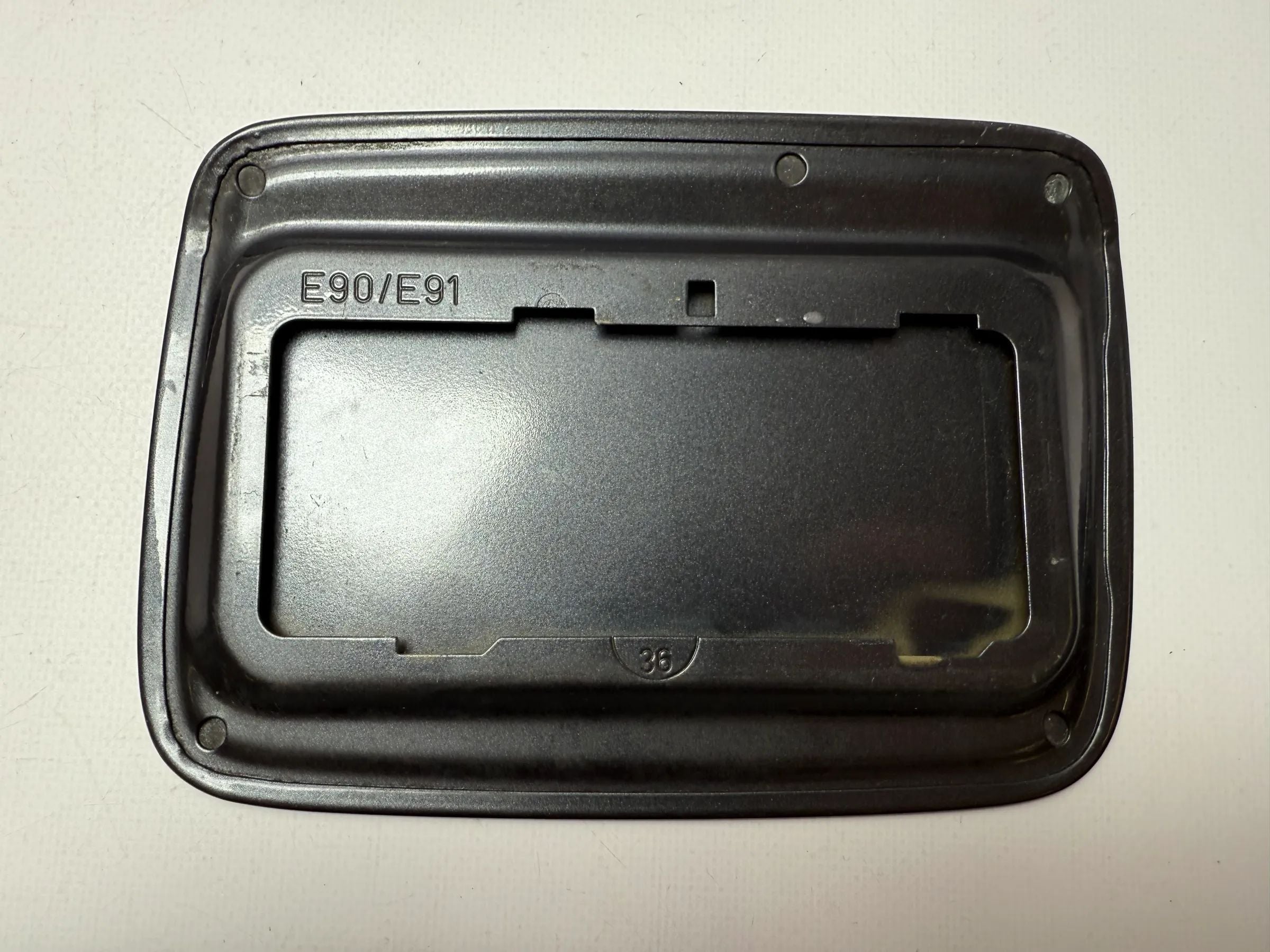 Оригинальная крышка бензобака BMW 3 серии E90 E91 серая 7060692