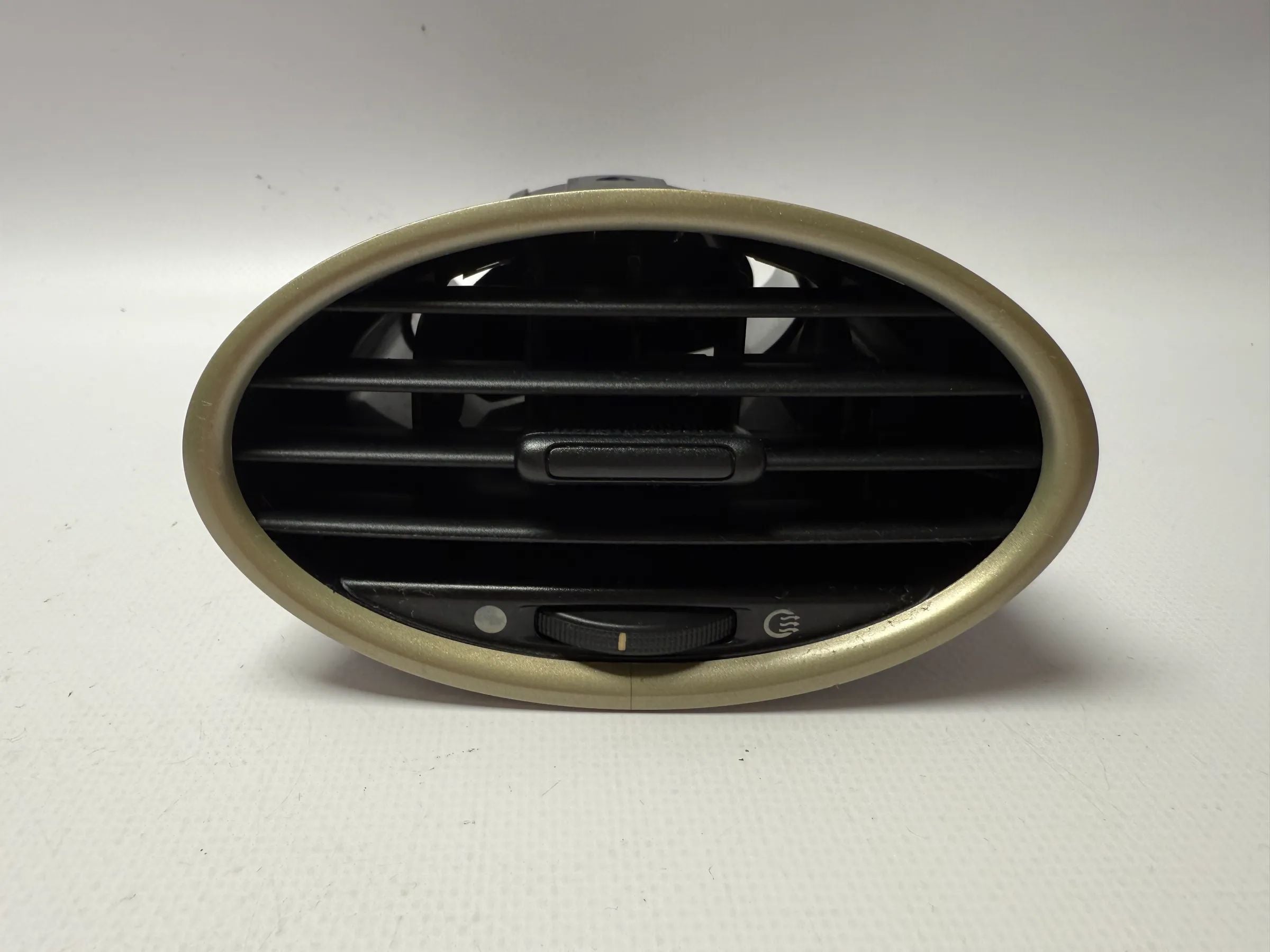 Оригинальная воздушная решетка Ford Focus II 2 4M51A014L21AD