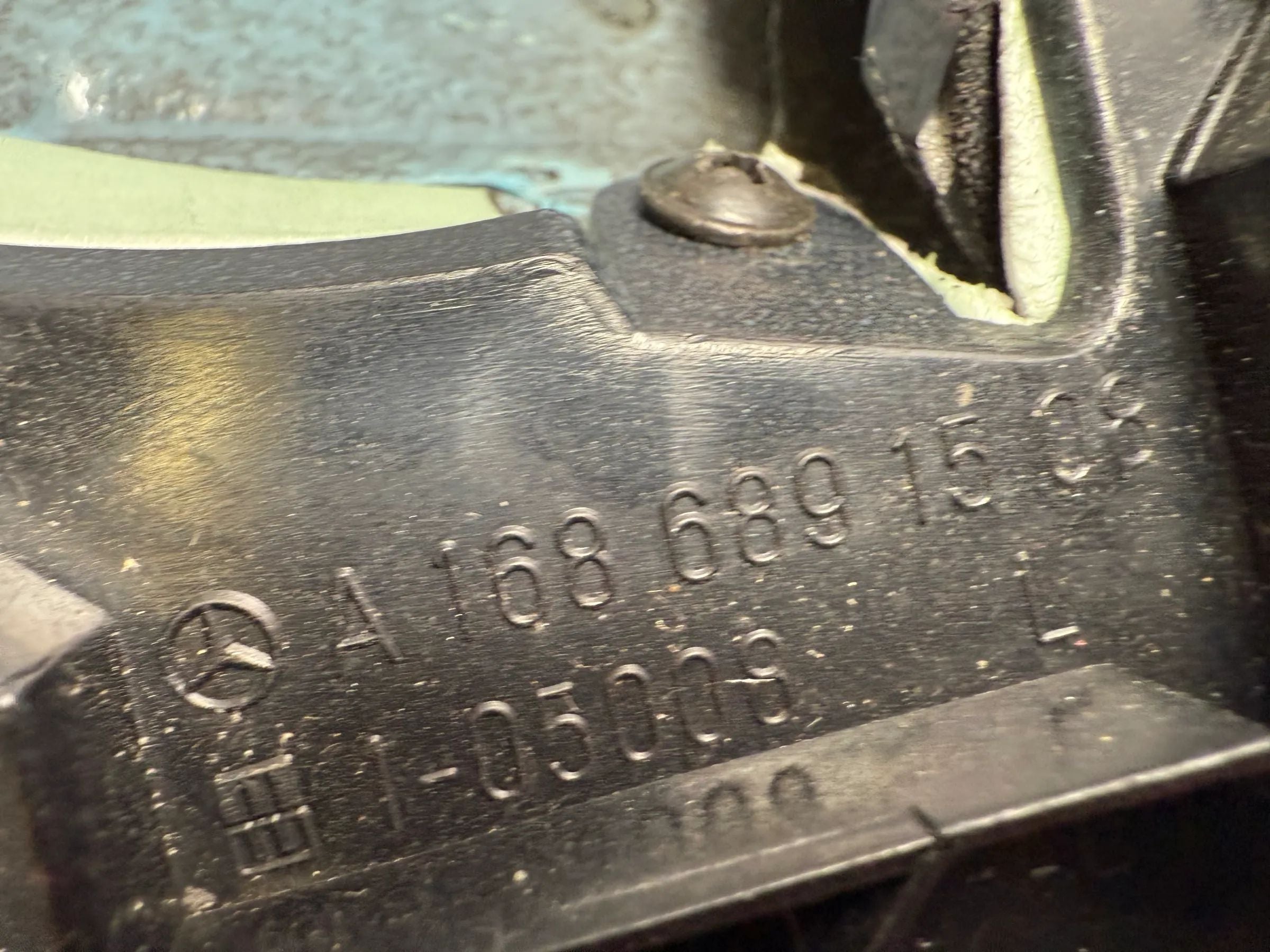 Original MERCEDES Classe (W168) Revestimento Conta-rotas 1.7 A1686800017 LL