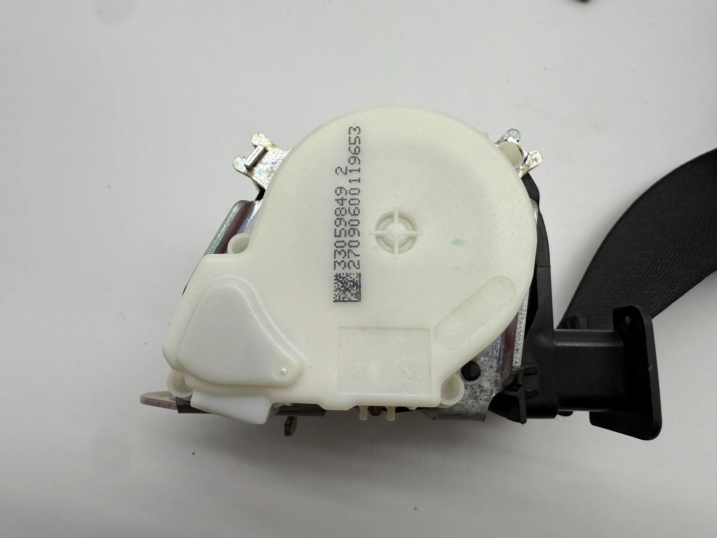 Orijinal BMW 116i (E81,E87,E90/E91) Ön Sağ Emniyet Kemeri 330598492